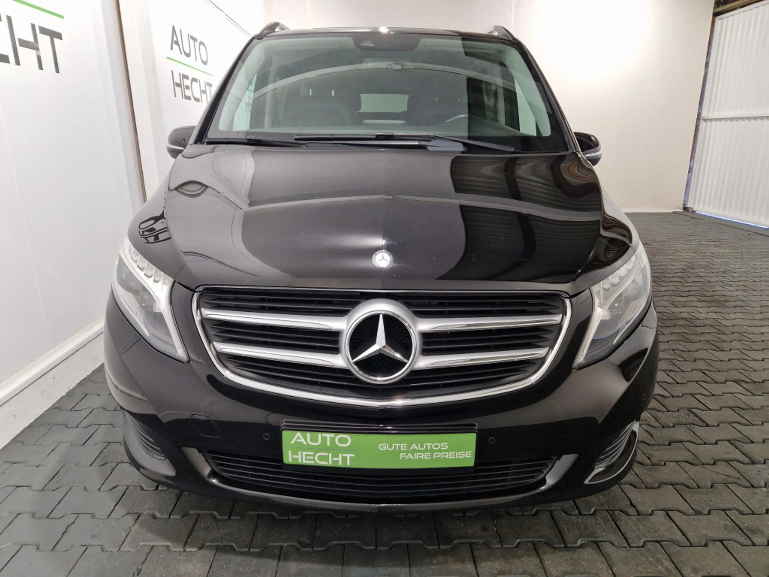 Mercedes-Benz - V 250