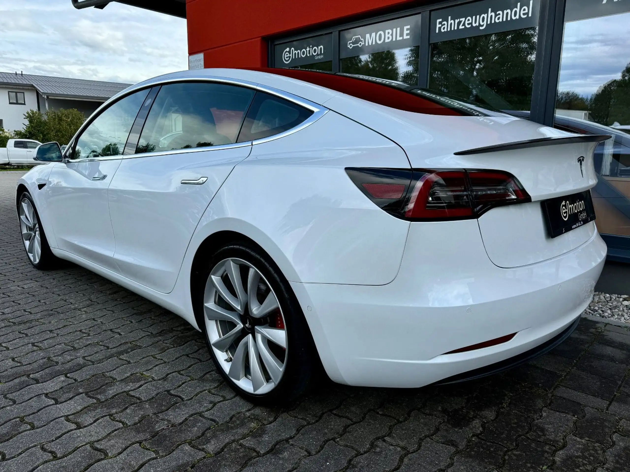 Tesla - Model 3