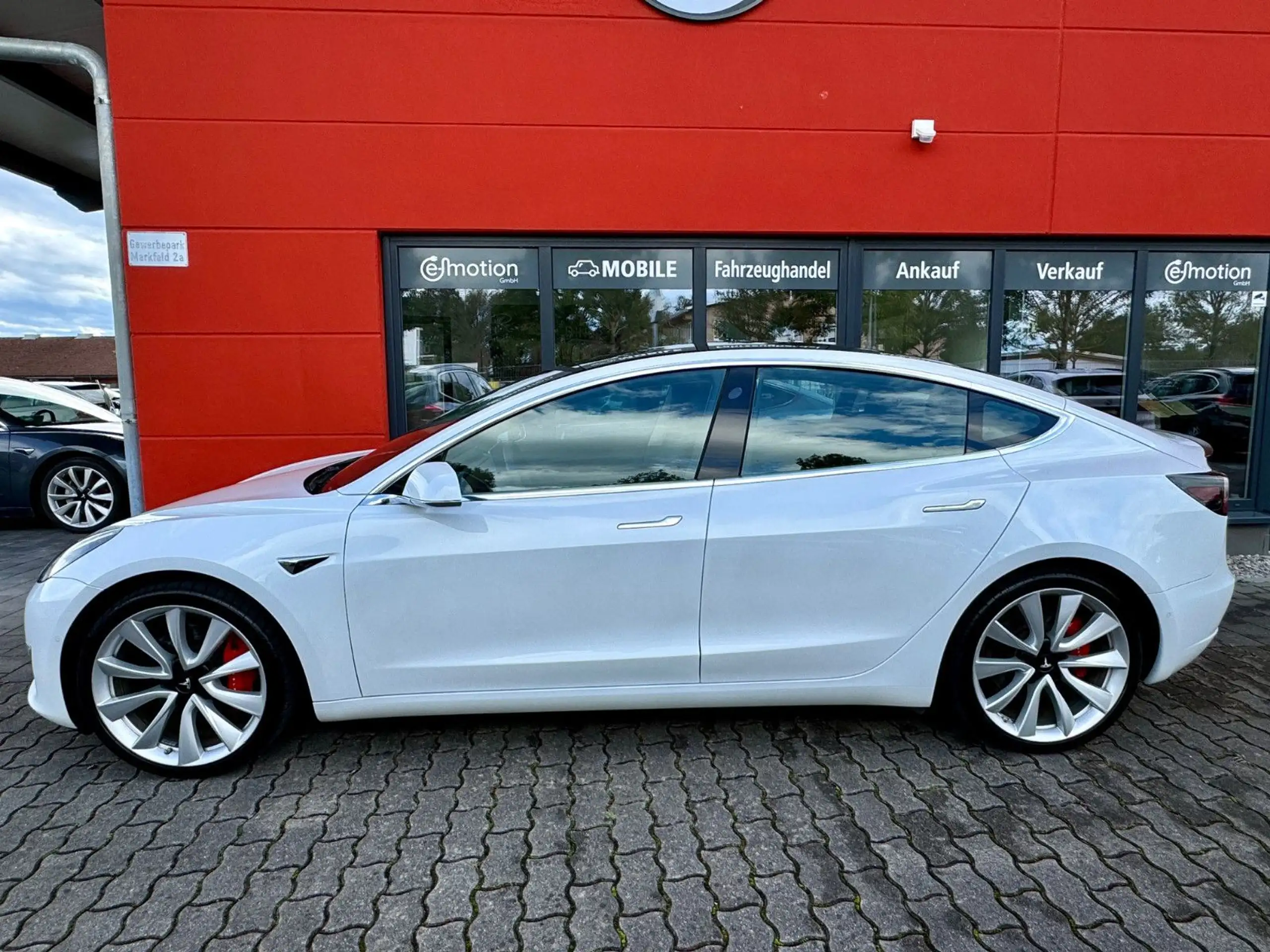 Tesla - Model 3