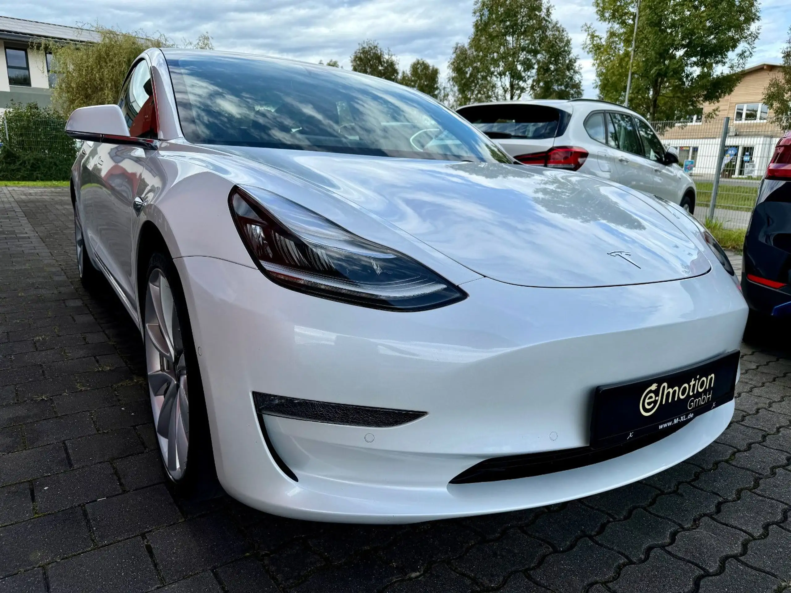 Tesla - Model 3