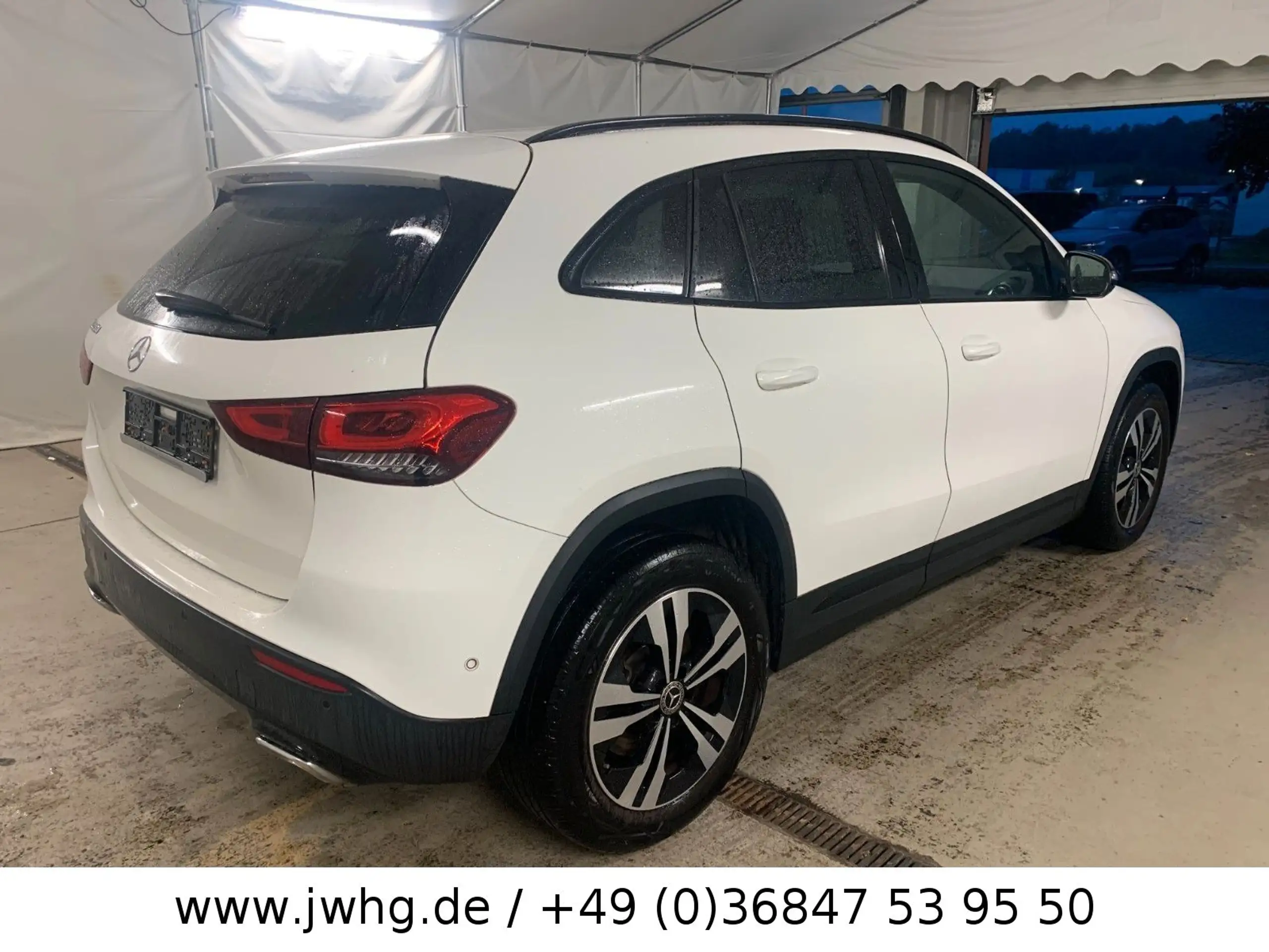 Mercedes-Benz - GLA 220