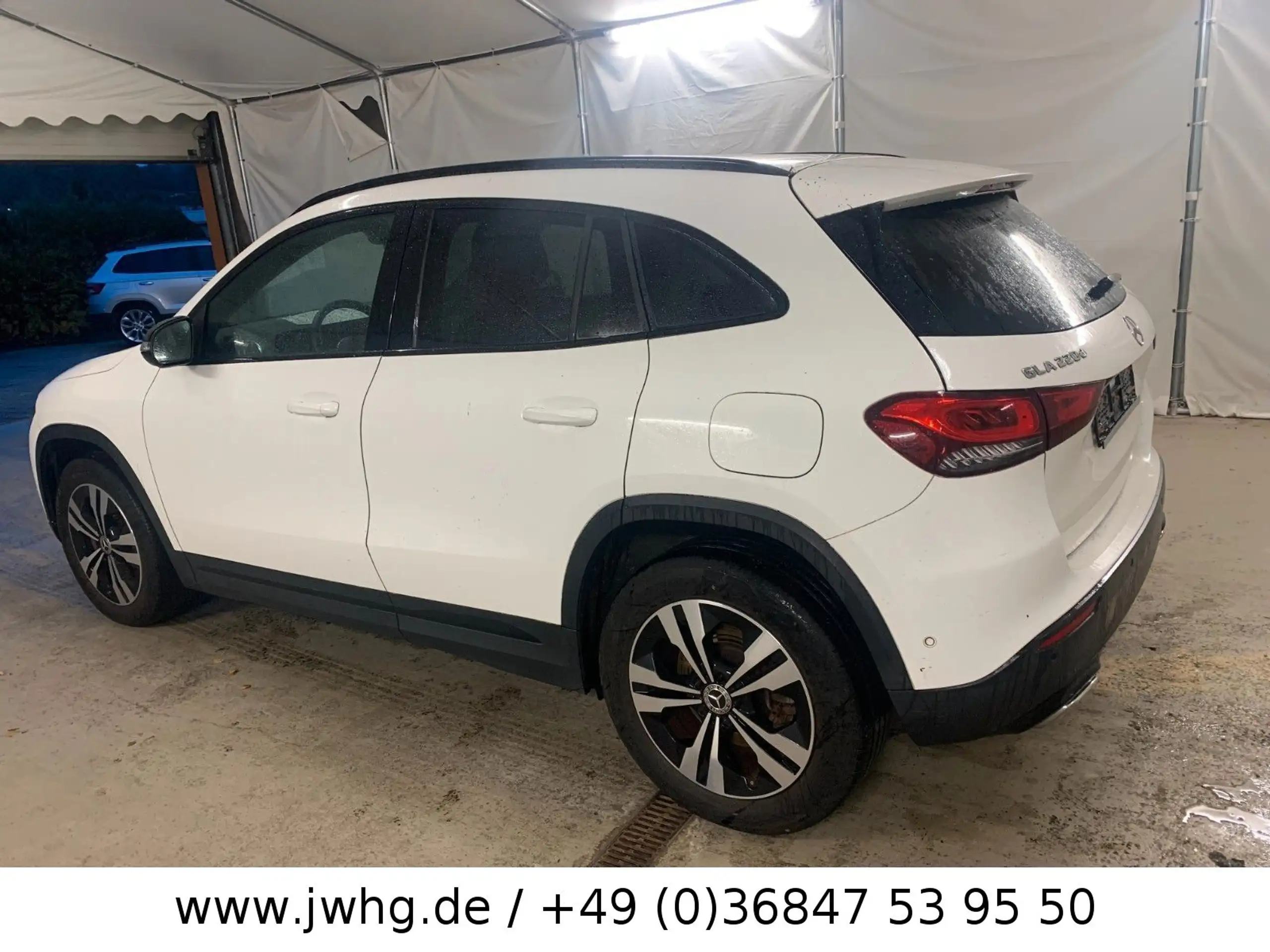 Mercedes-Benz - GLA 220