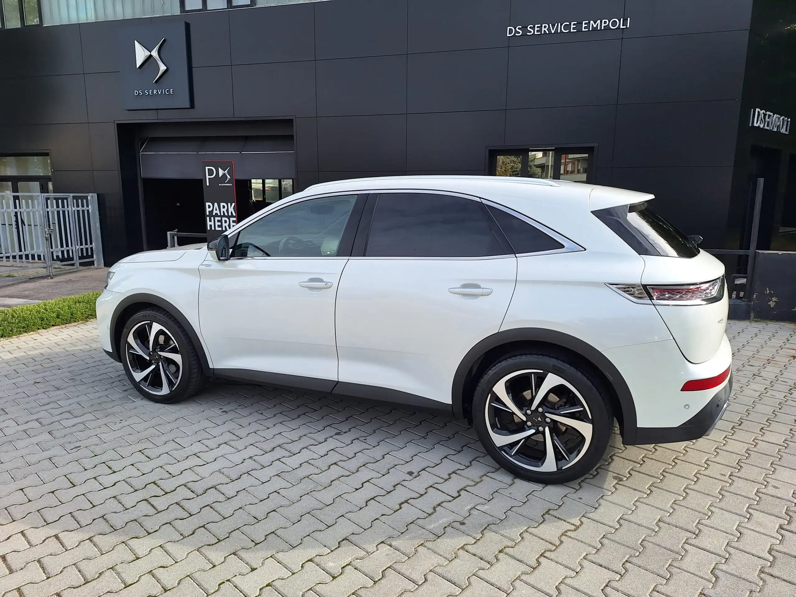 DS Automobiles - DS 7 Crossback