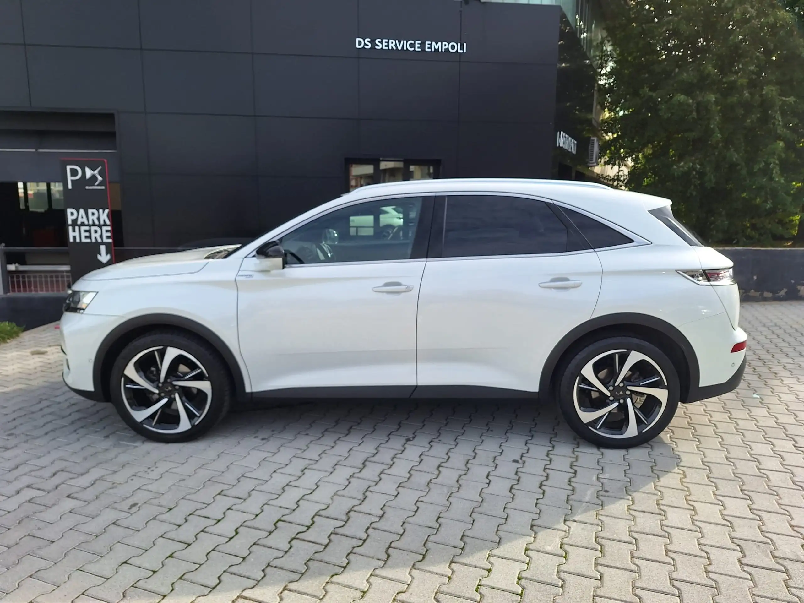 DS Automobiles - DS 7 Crossback