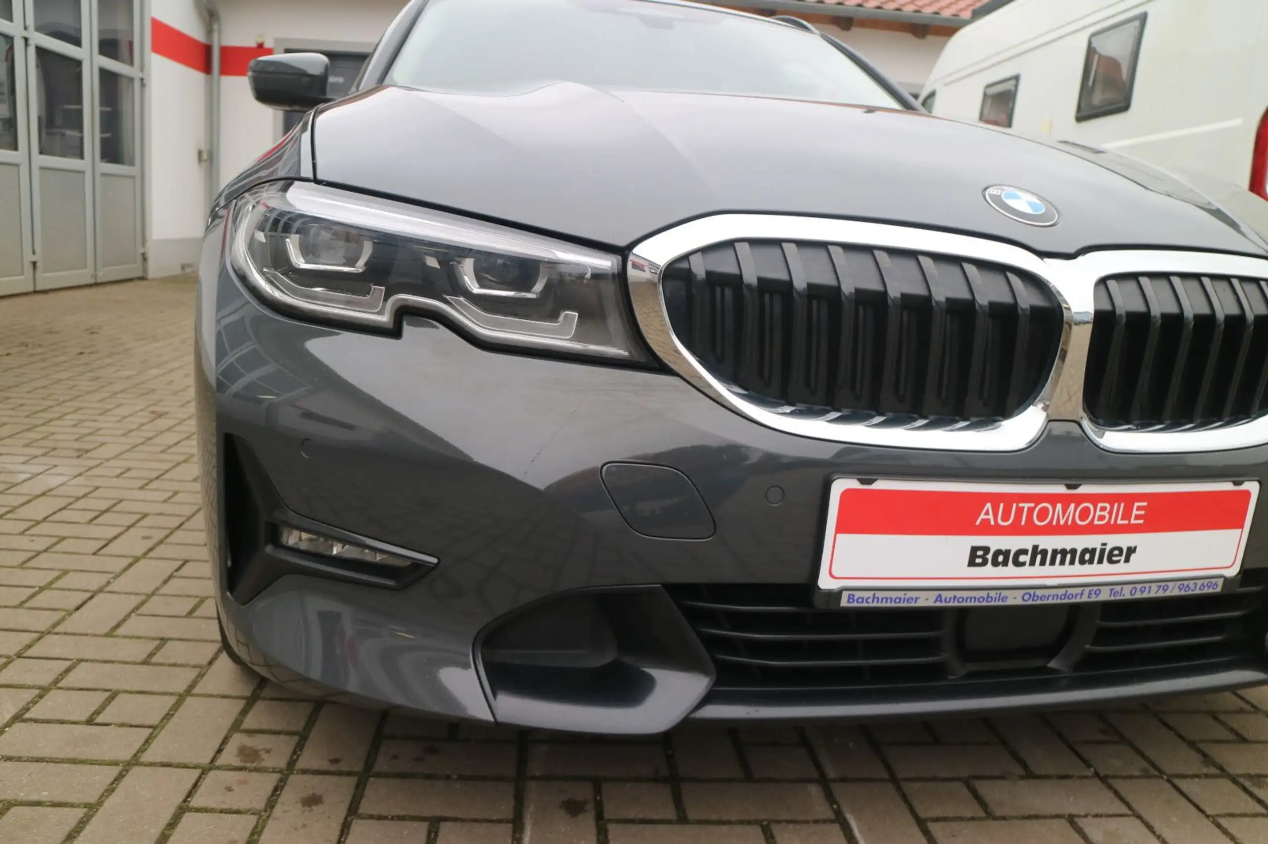 BMW - 320