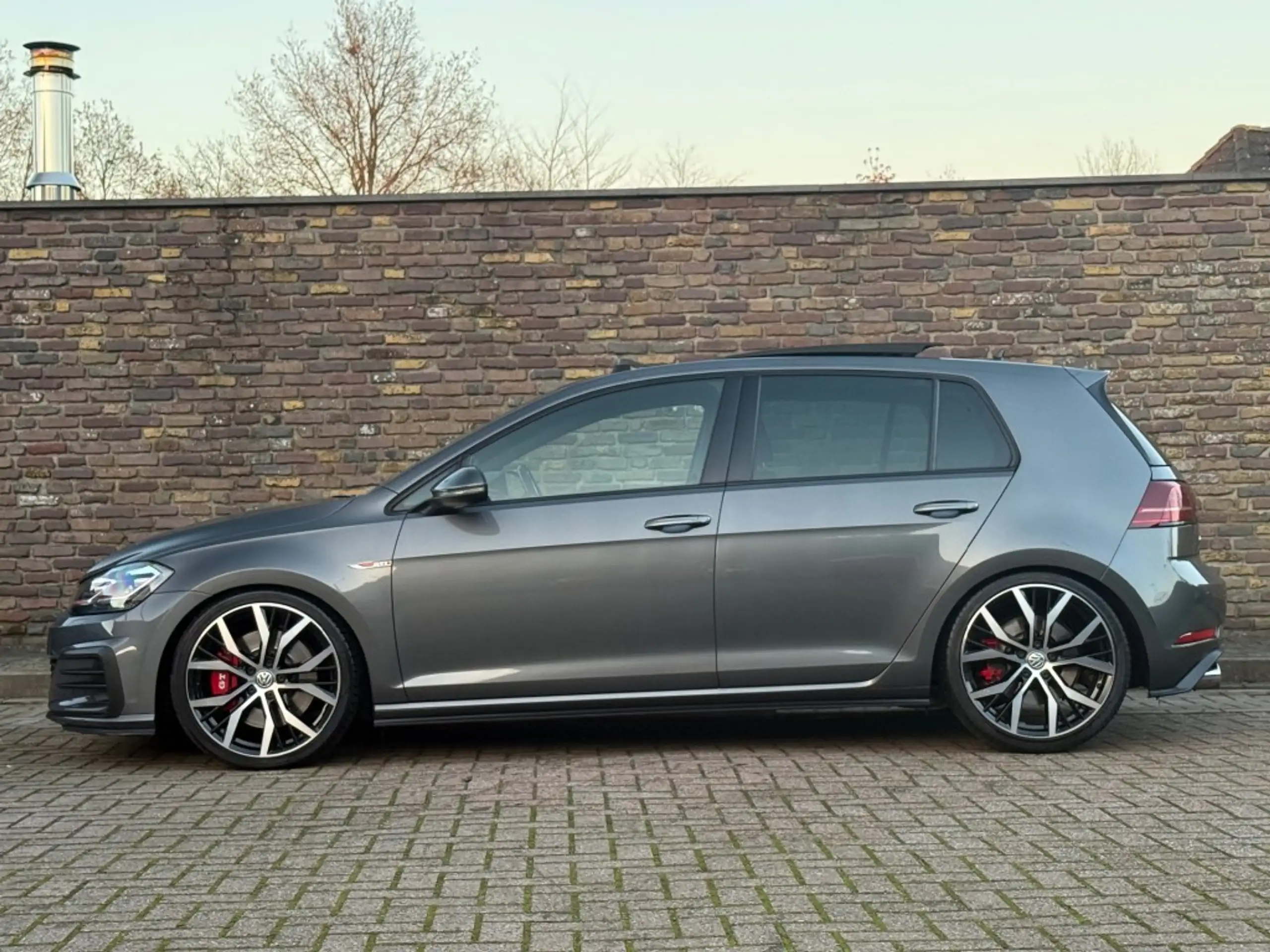 Volkswagen - Golf