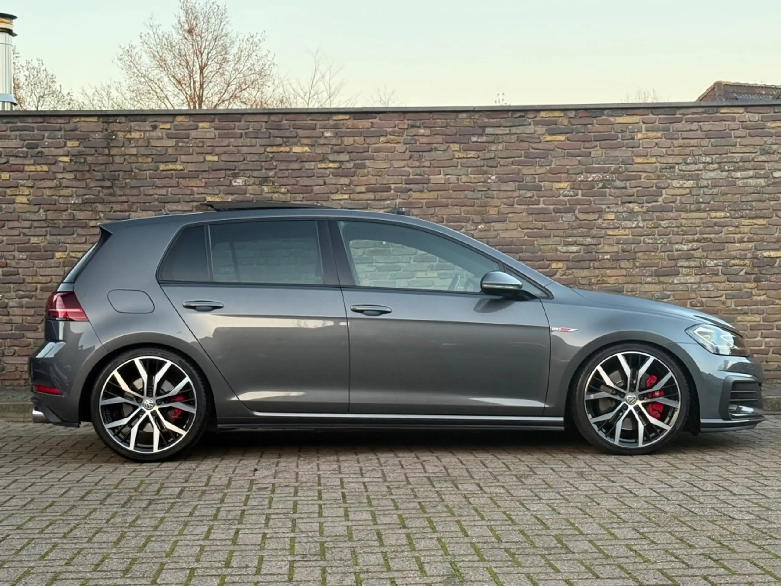 Volkswagen - Golf