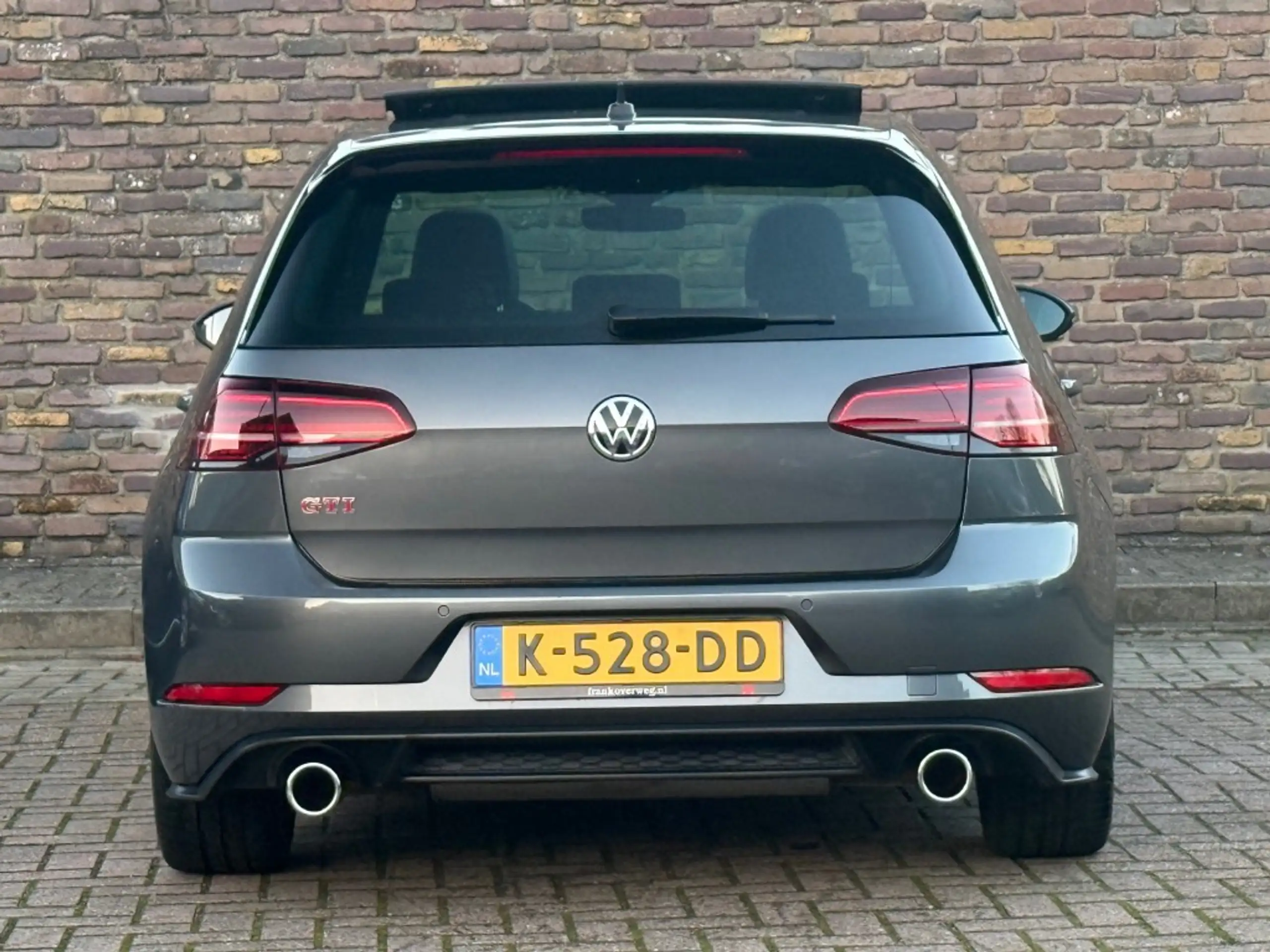 Volkswagen - Golf