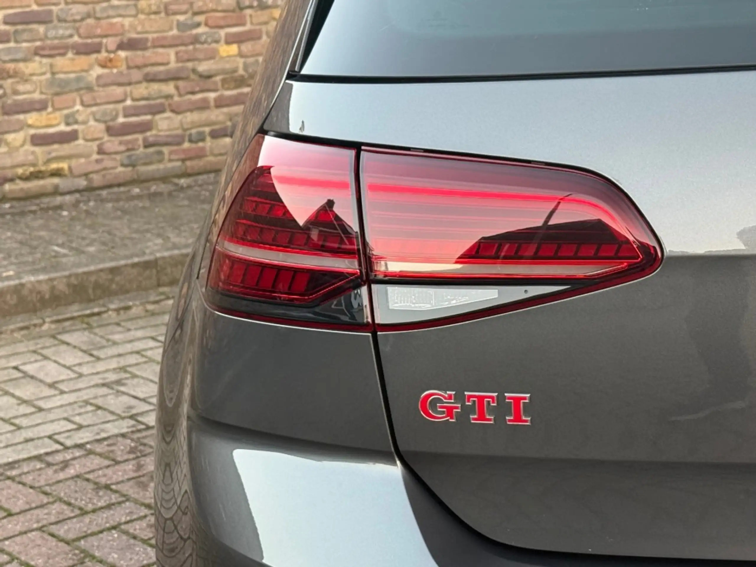 Volkswagen - Golf