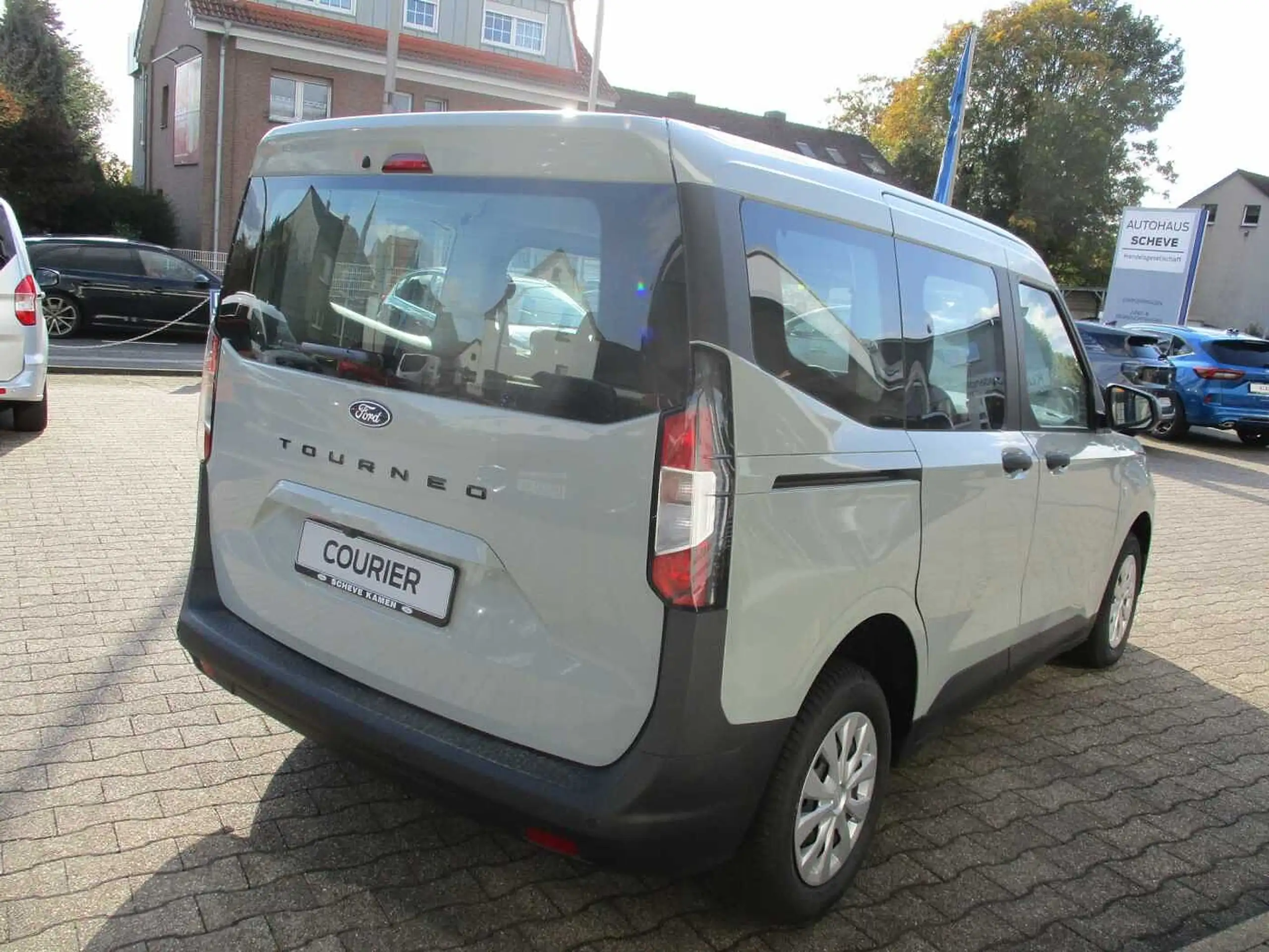 Ford - Tourneo Courier