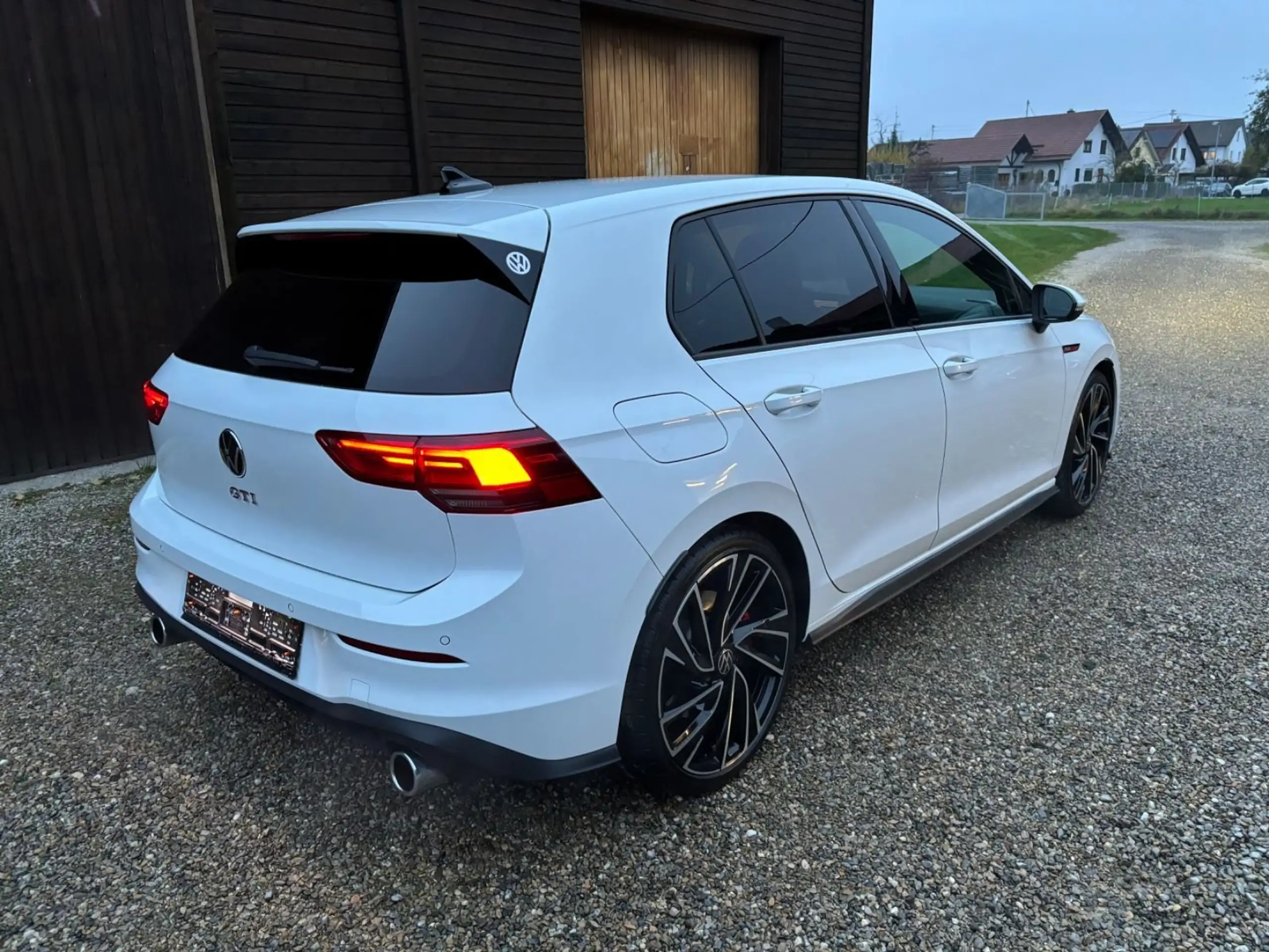 Volkswagen - Golf GTI