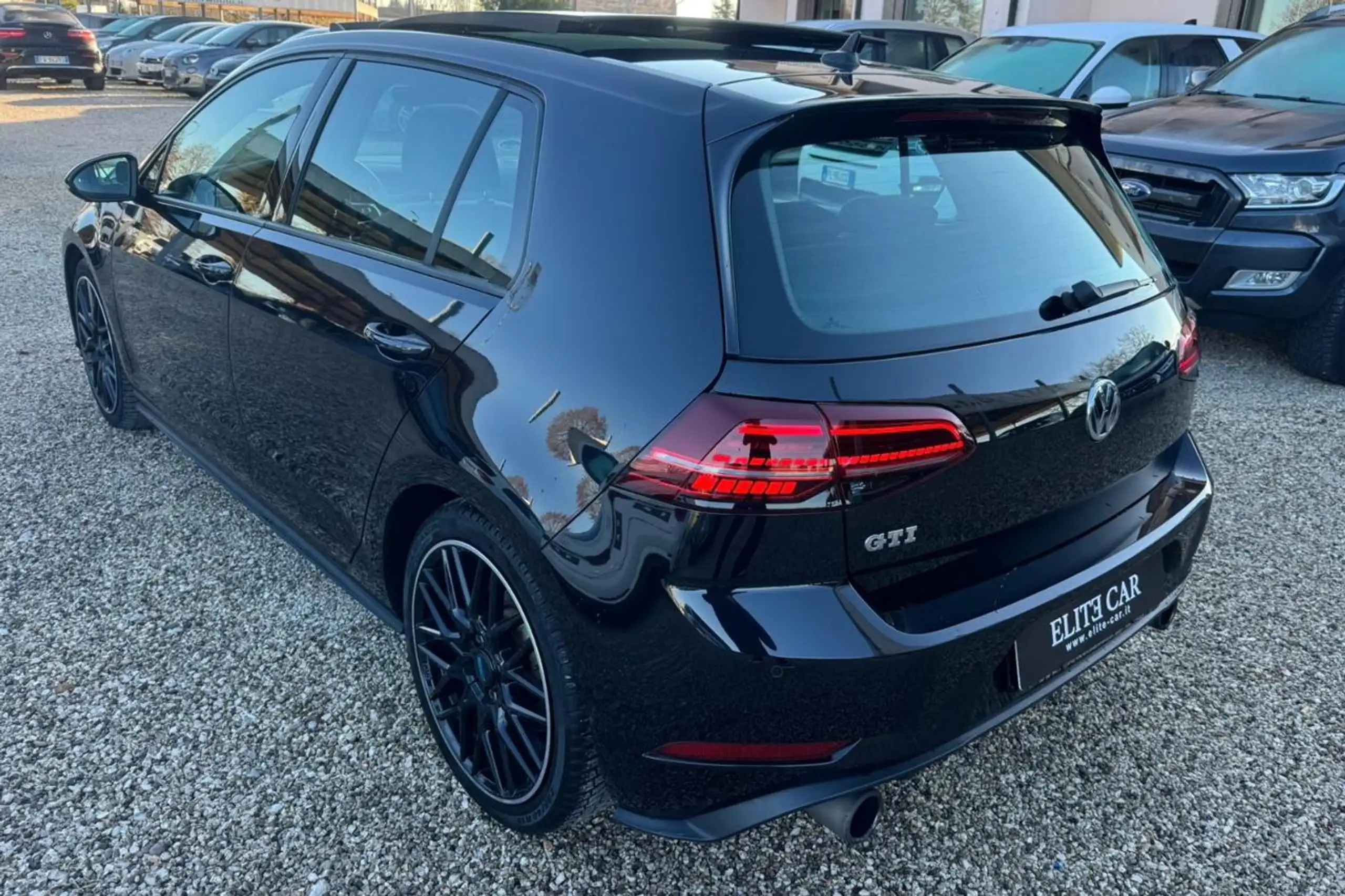 Volkswagen - Golf GTI