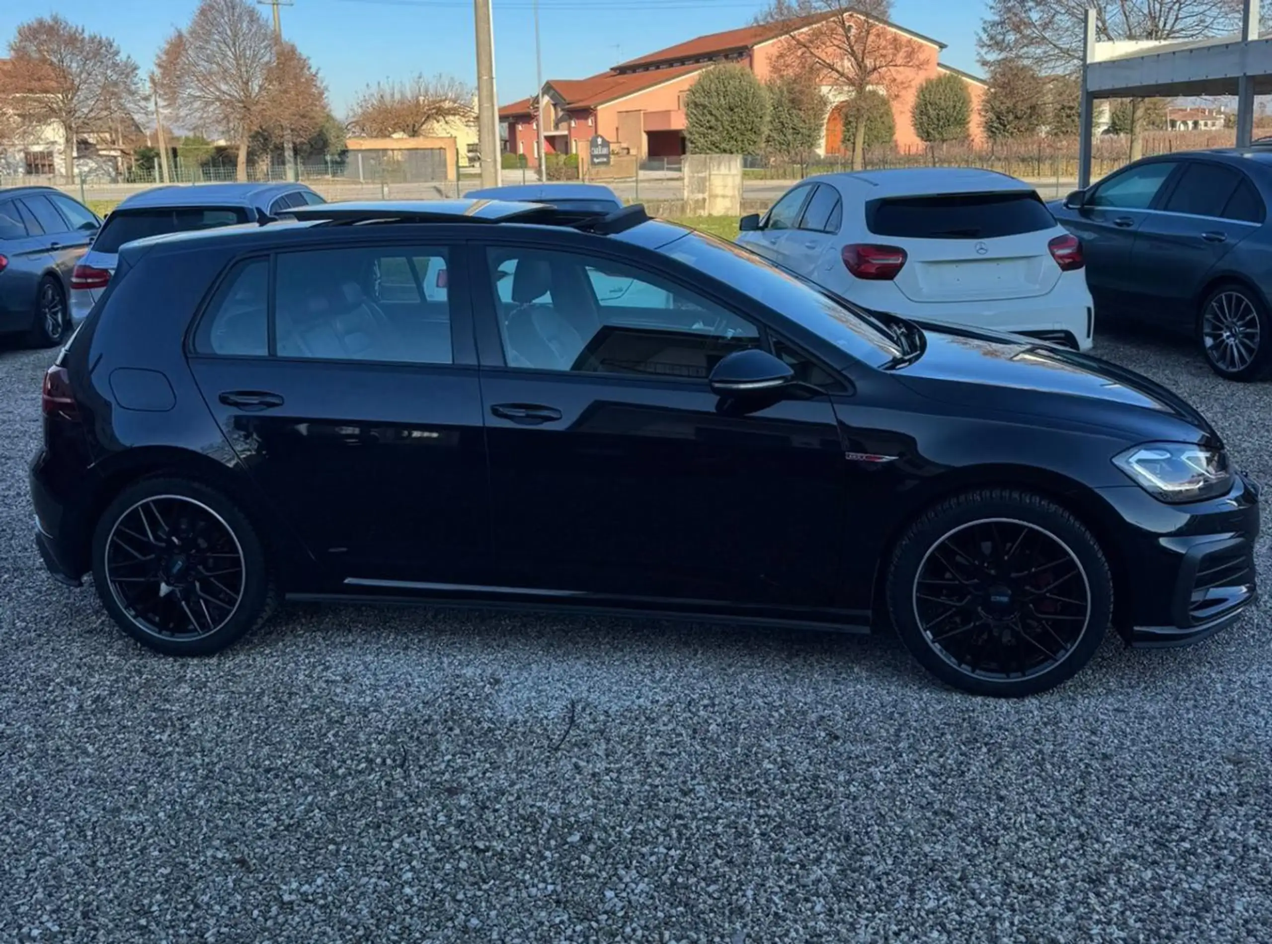 Volkswagen - Golf GTI