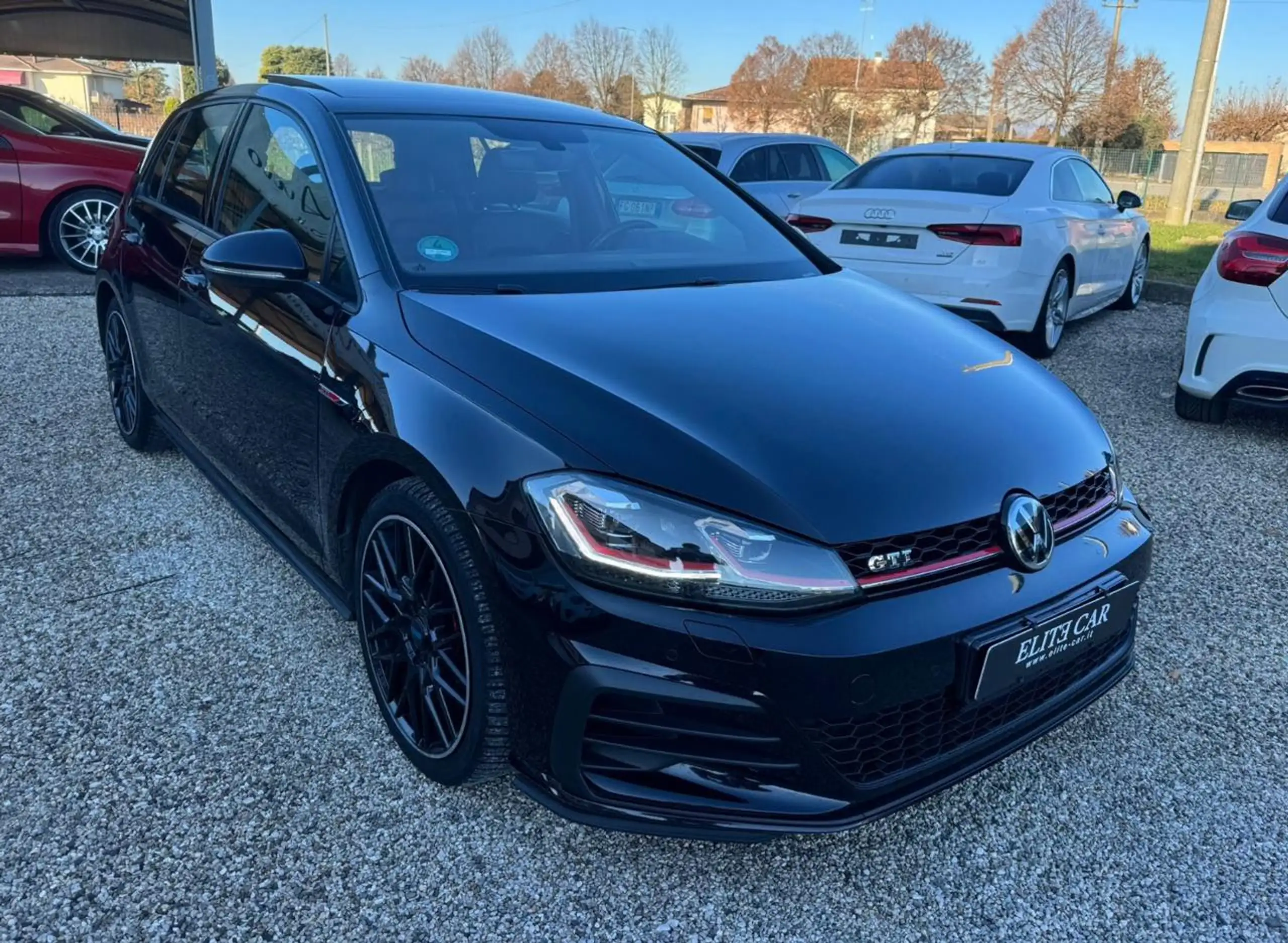 Volkswagen - Golf GTI