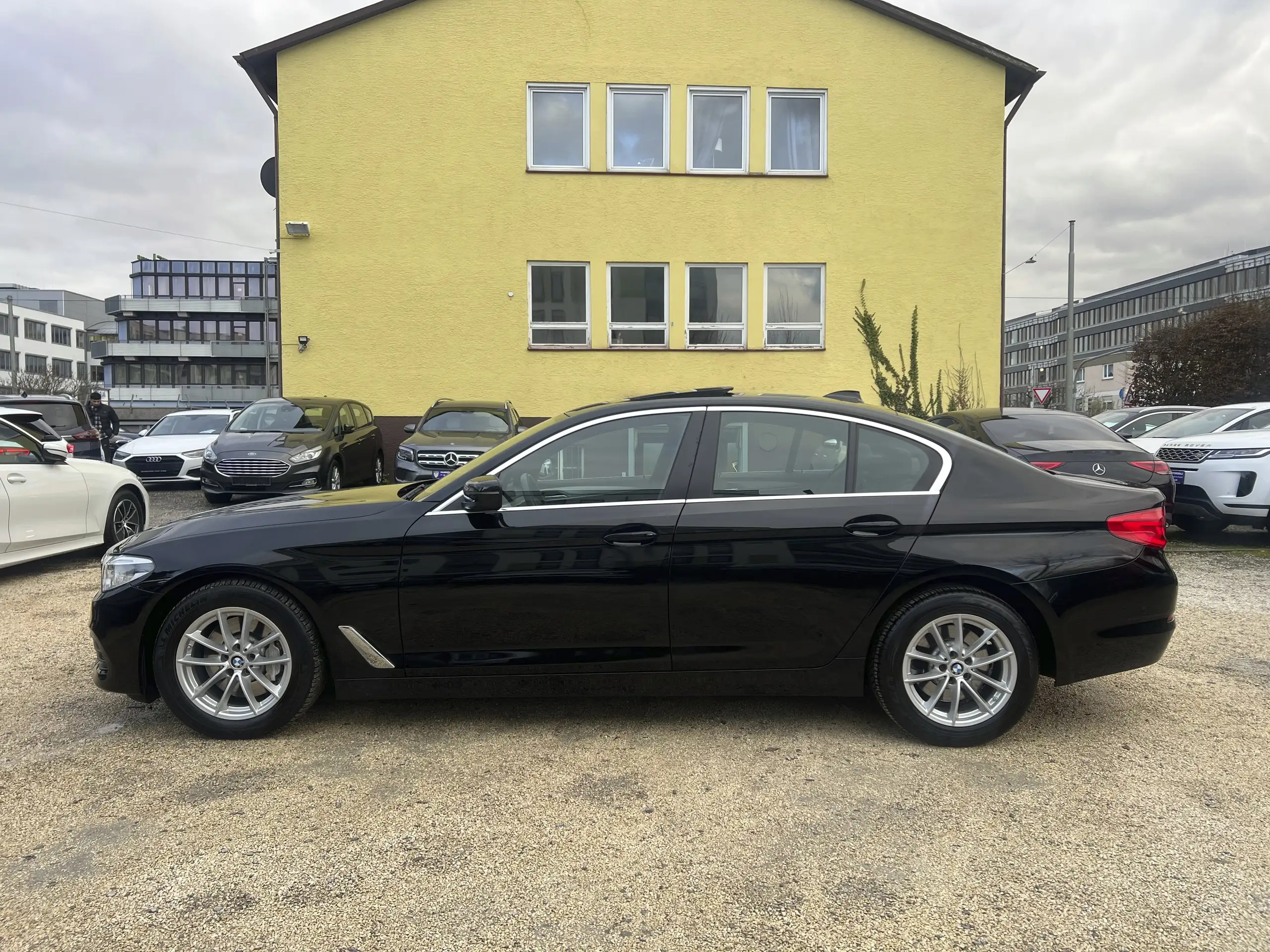 BMW - 525