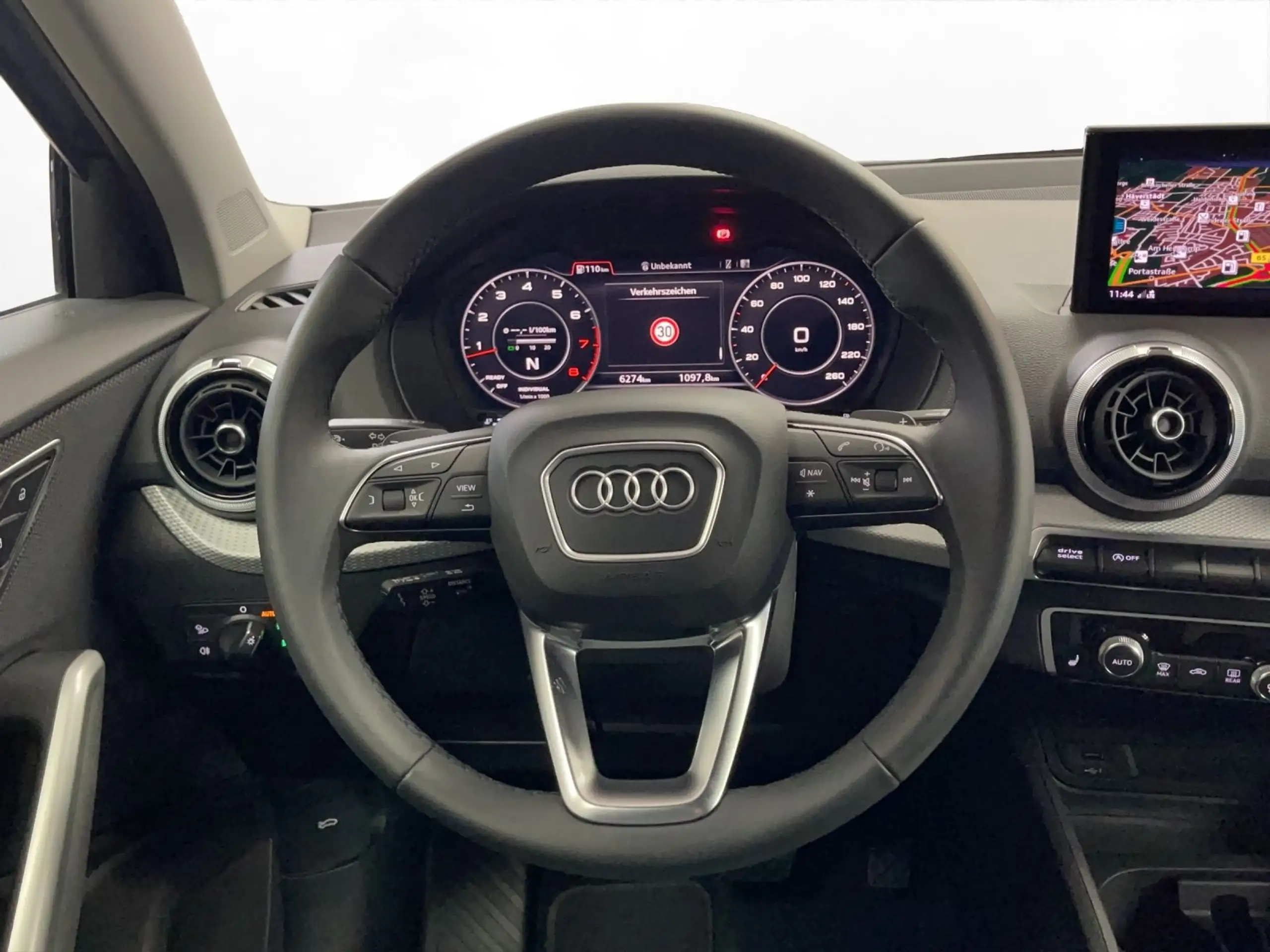 Audi - Q2