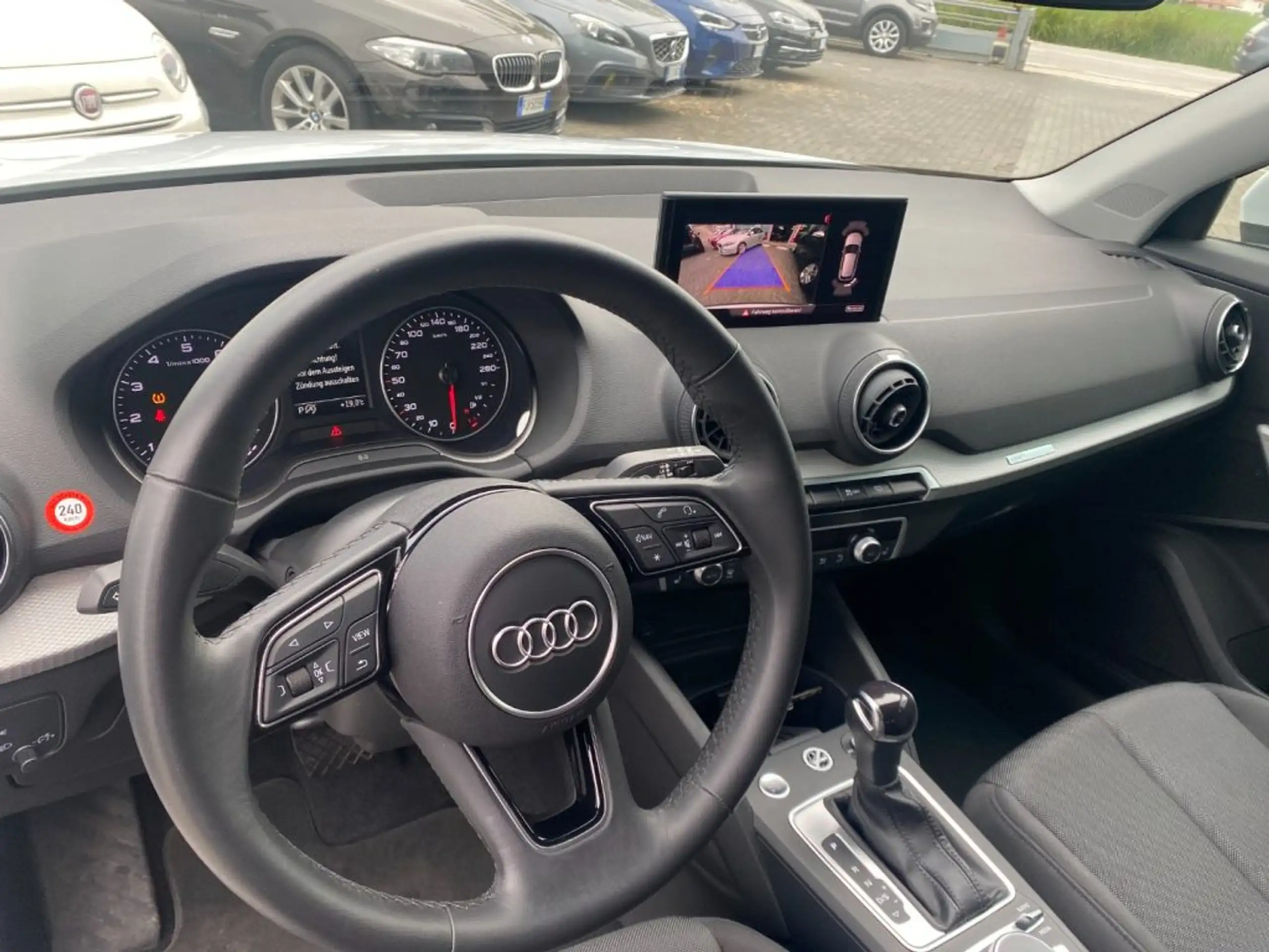 Audi - Q2