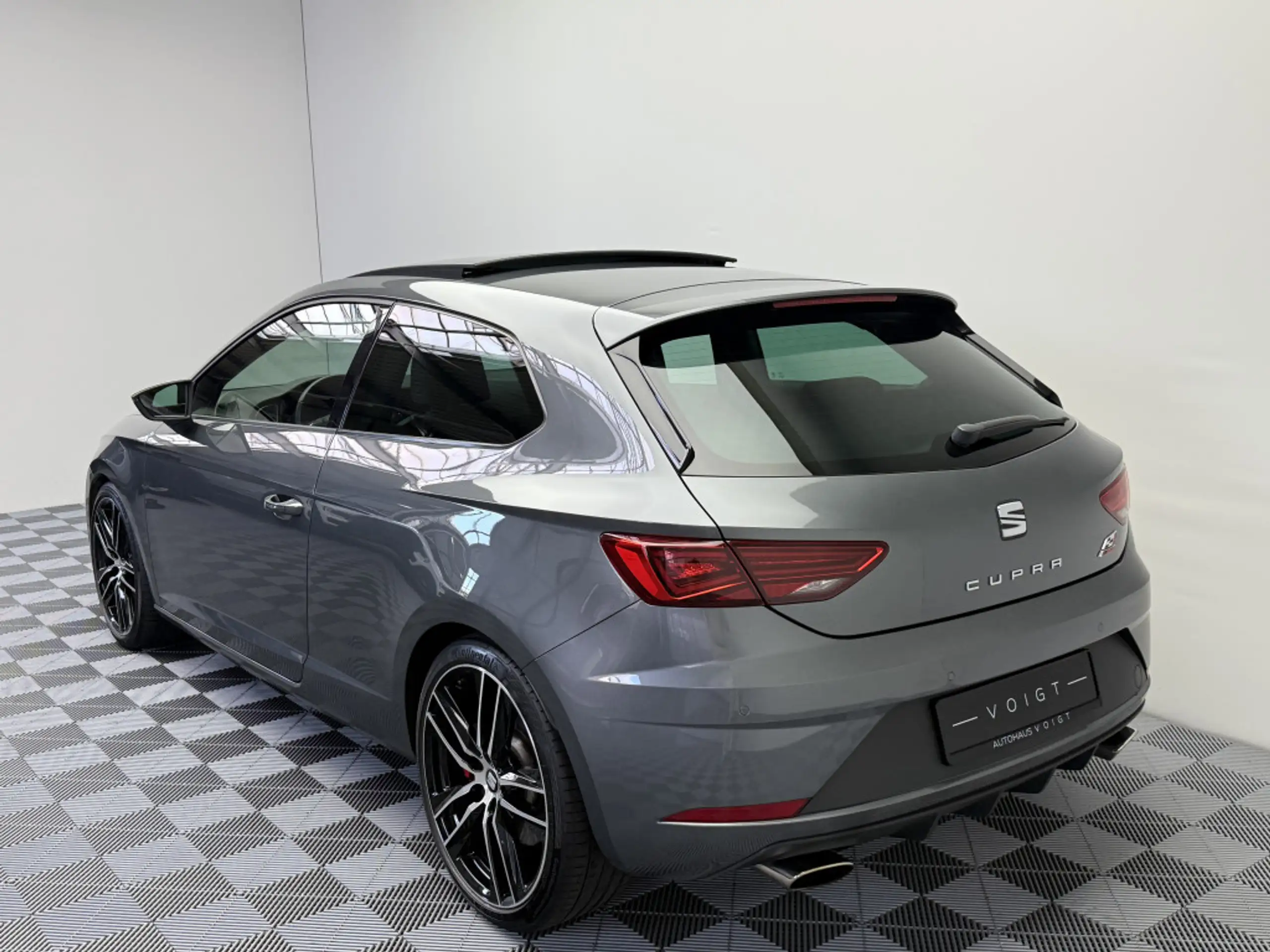 SEAT - Leon