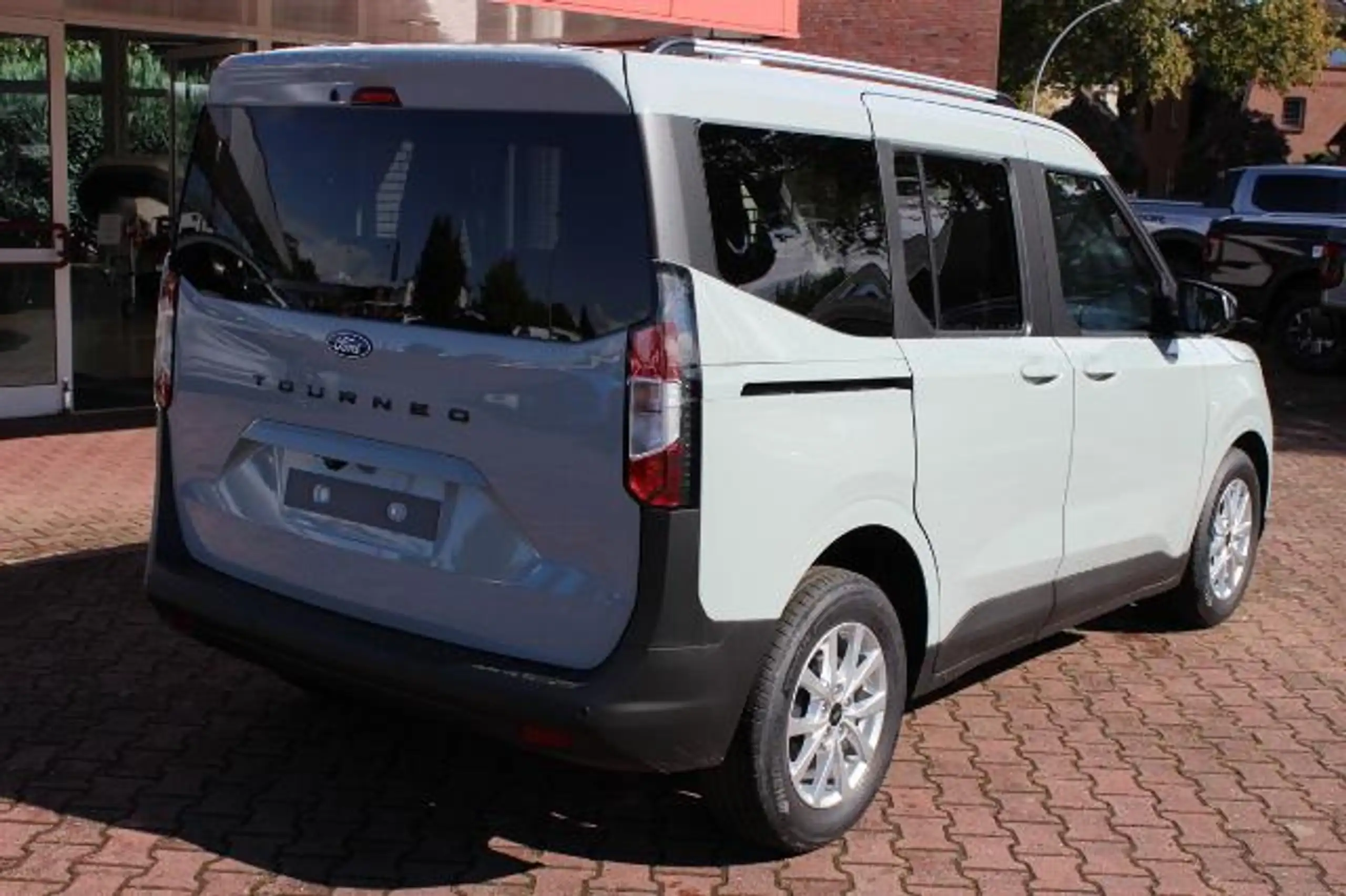 Ford - Tourneo Courier