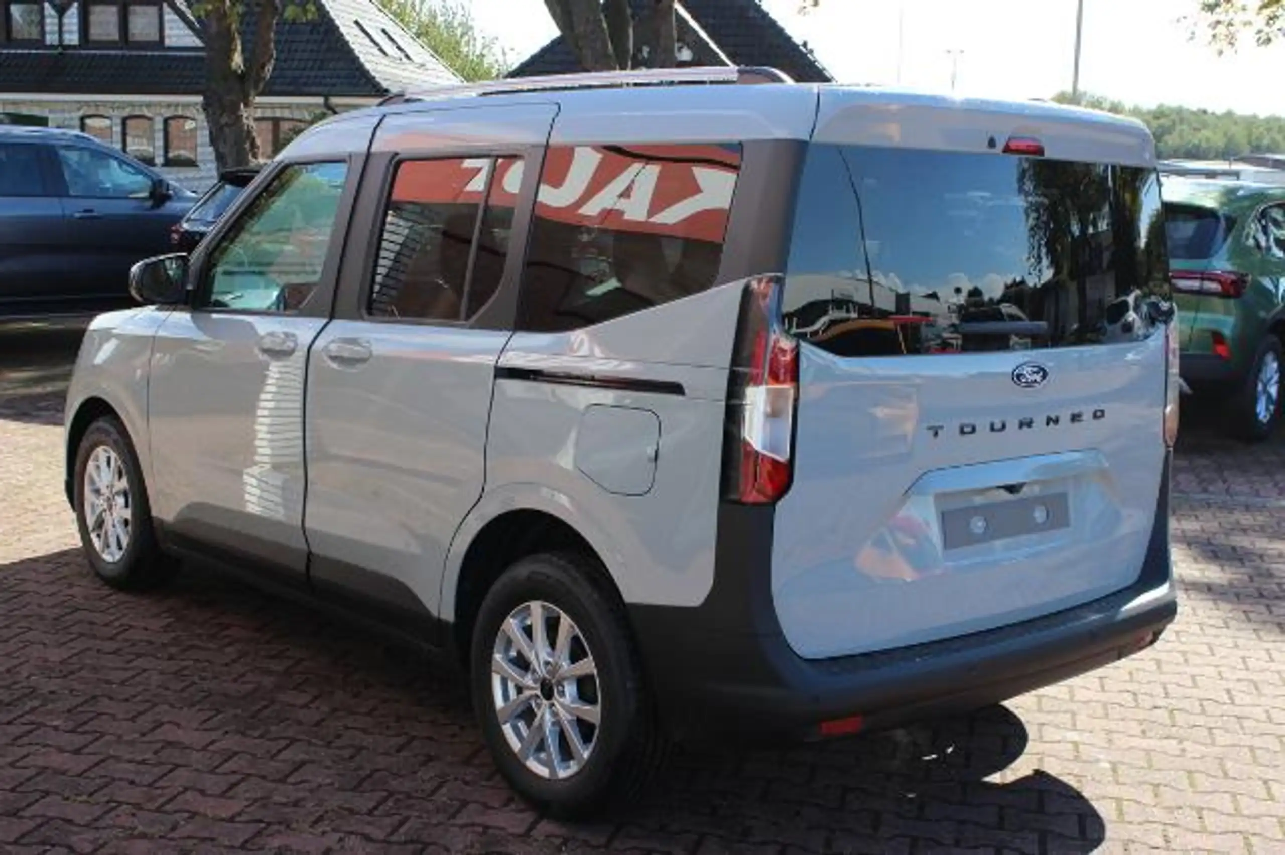 Ford - Tourneo Courier