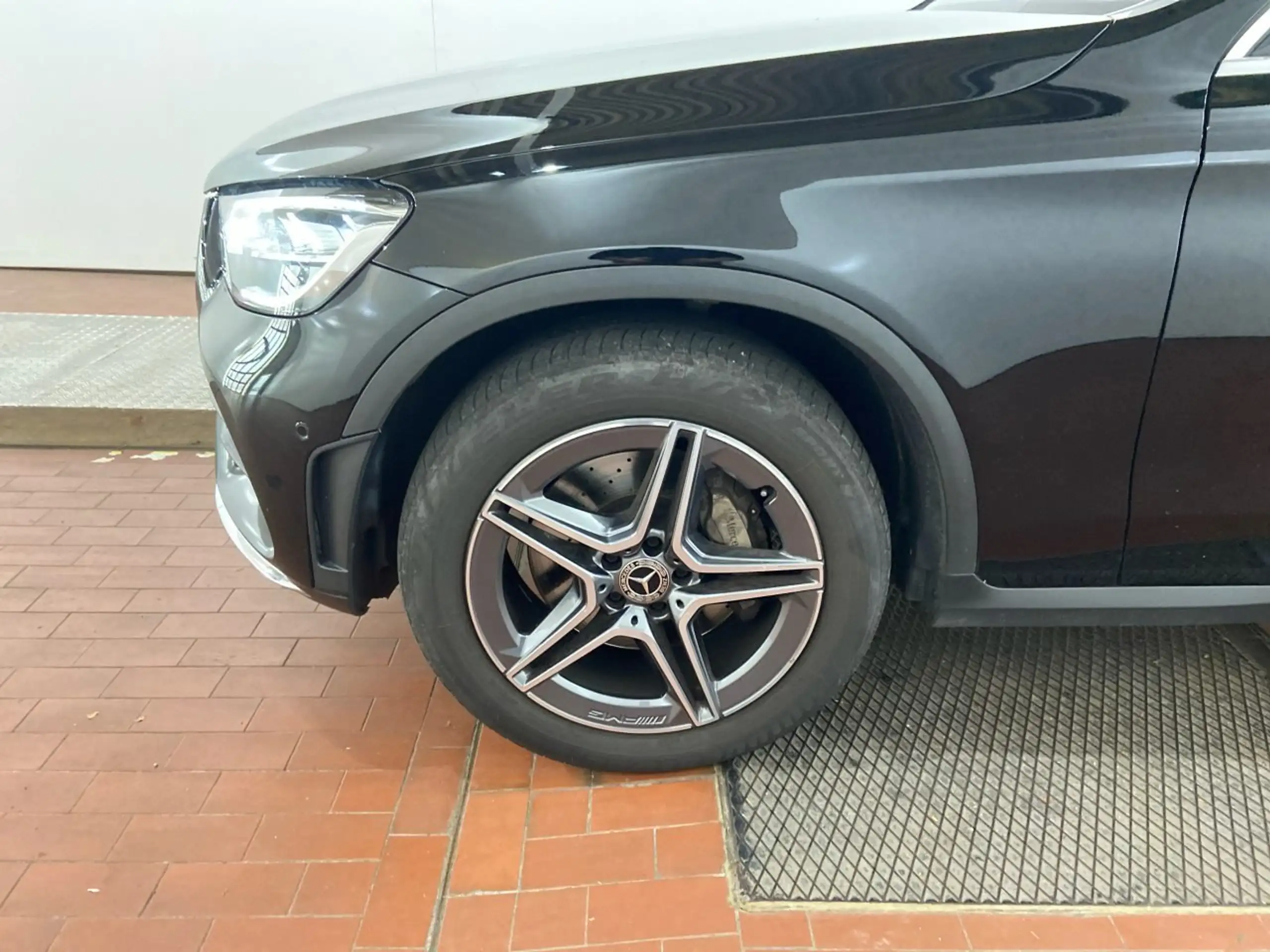 Mercedes-Benz - GLC 220