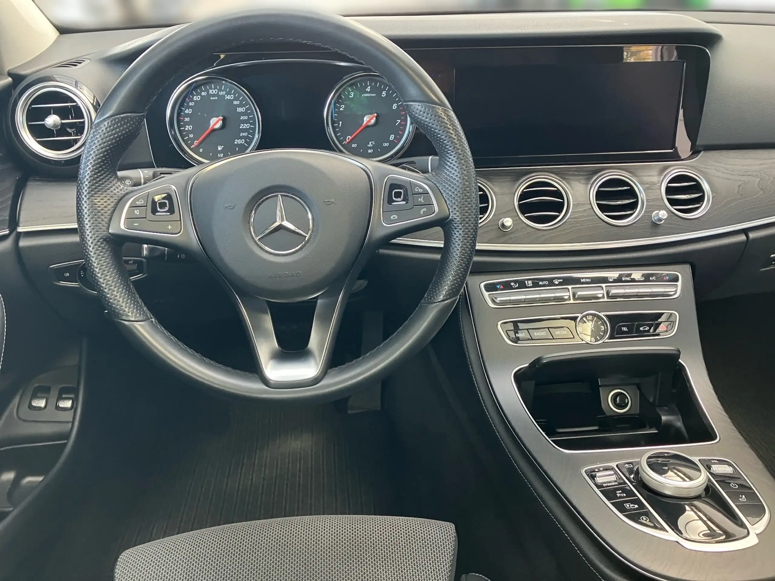 Mercedes-Benz - E 250