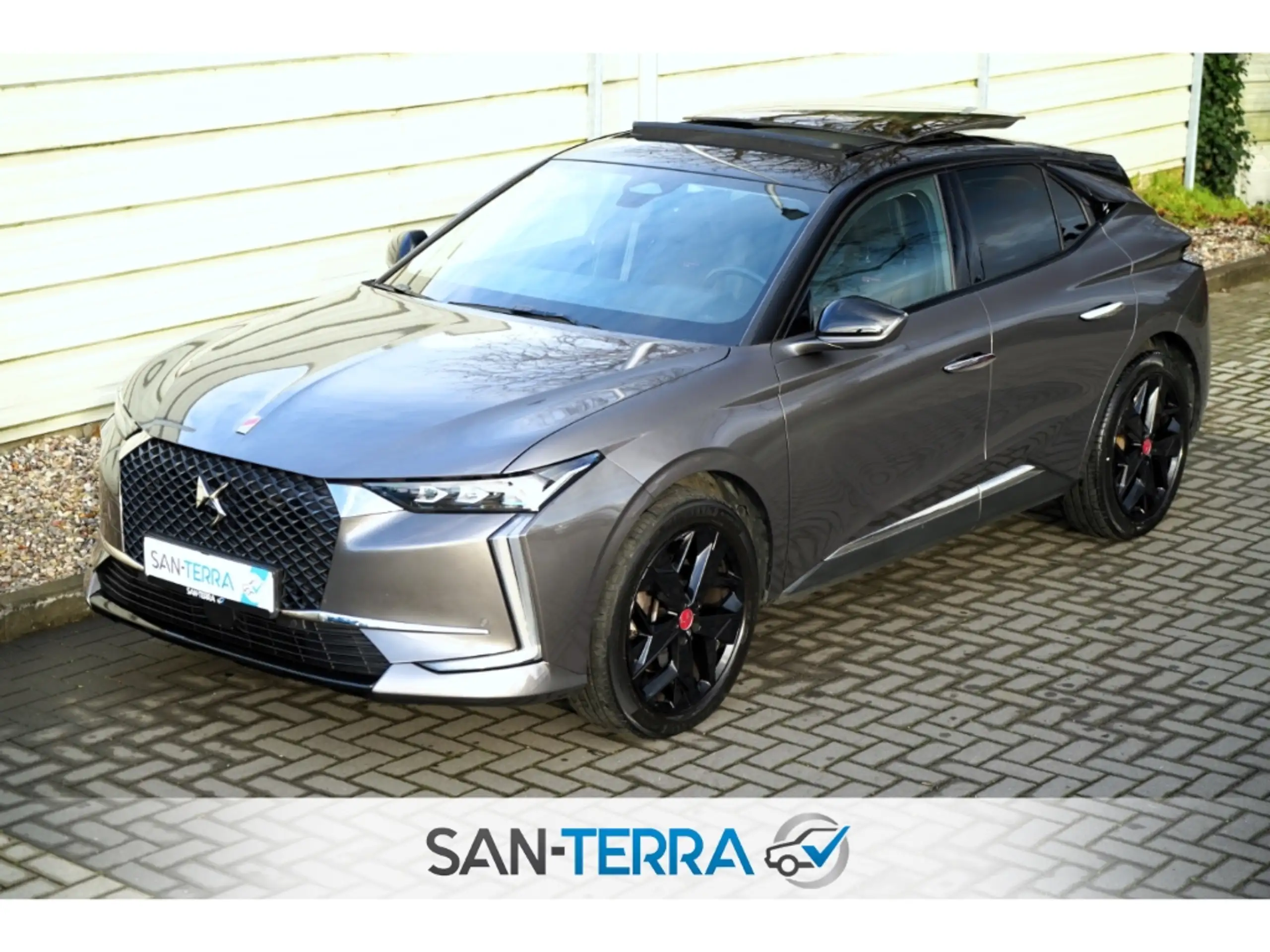 DS Automobiles - DS 4