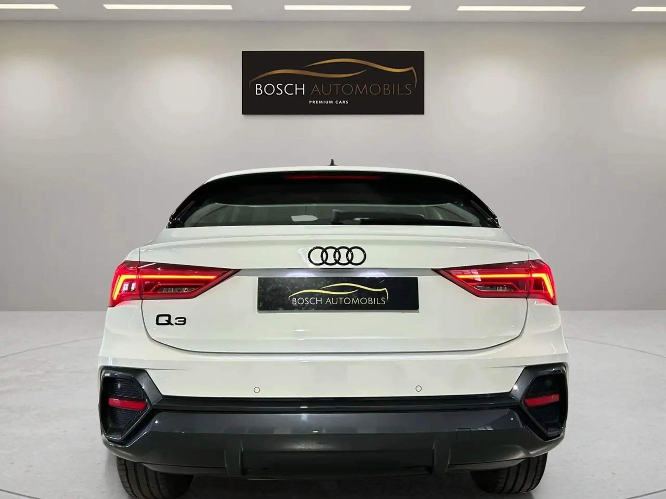 Audi - Q3