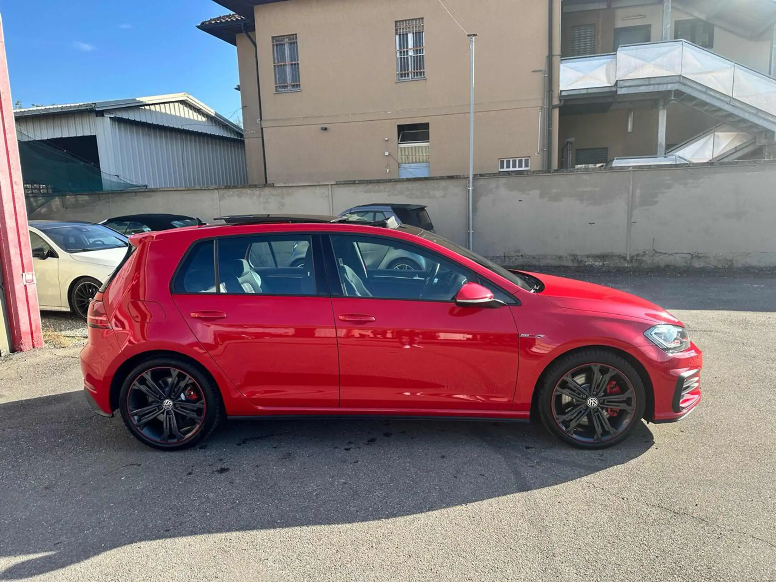 Volkswagen - Golf GTI