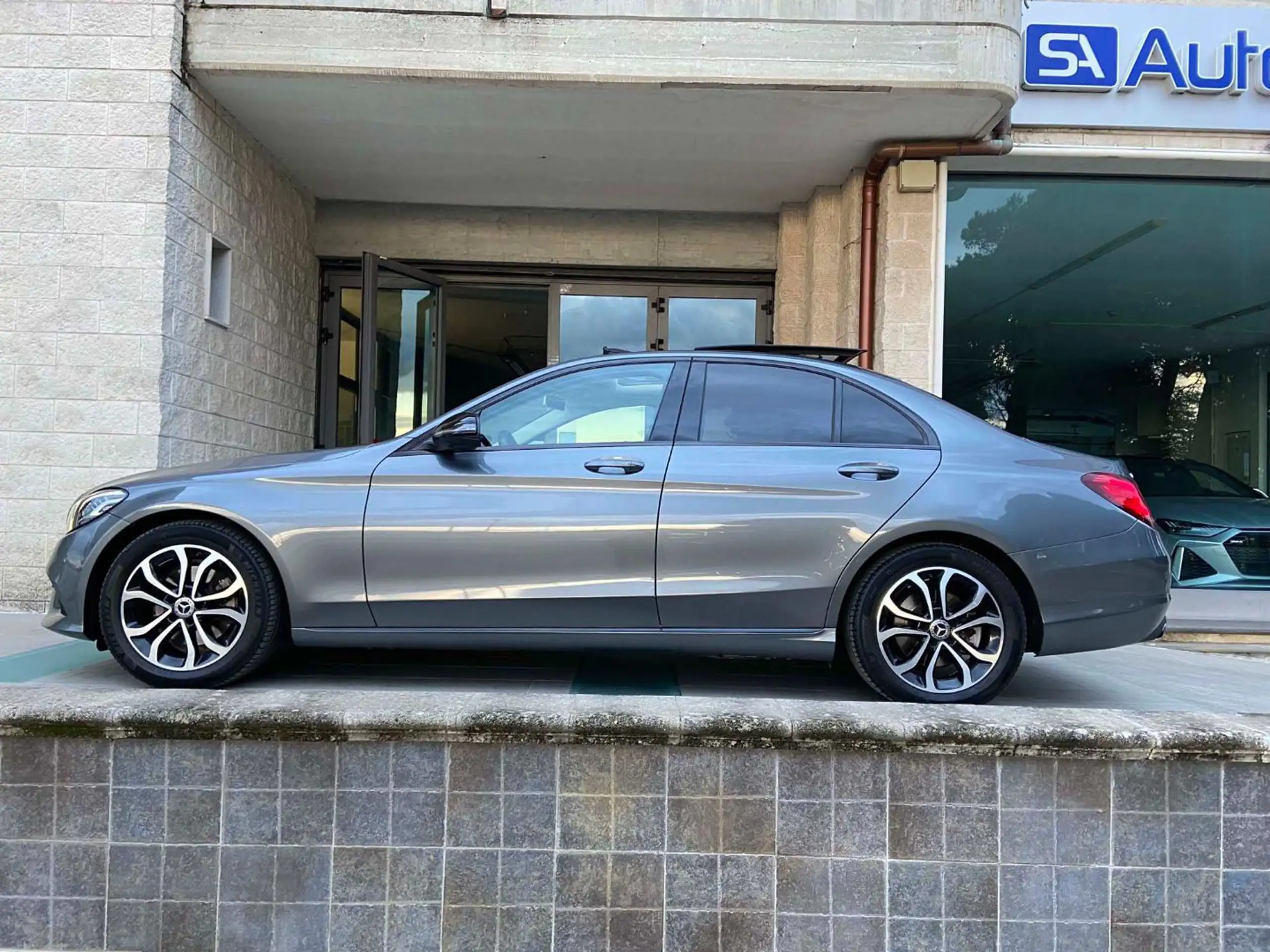 Mercedes-Benz - C 220