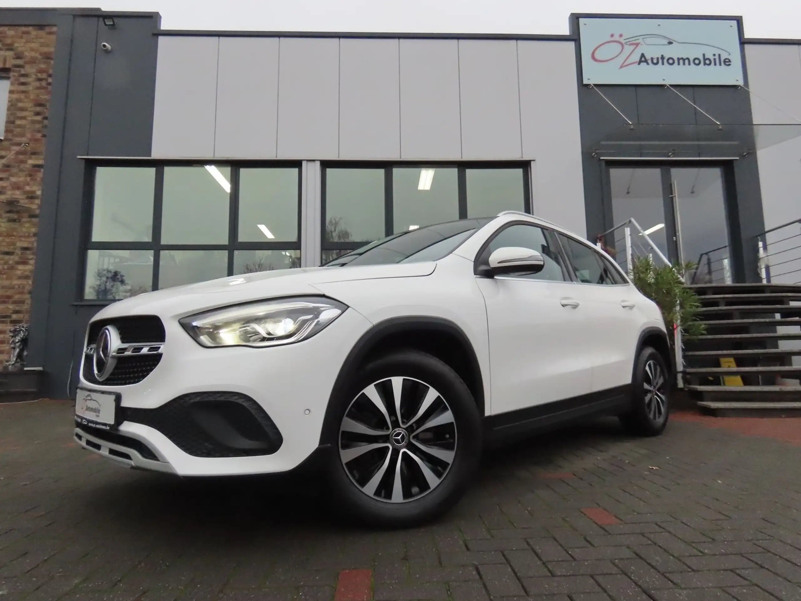 Mercedes-Benz - GLA 220