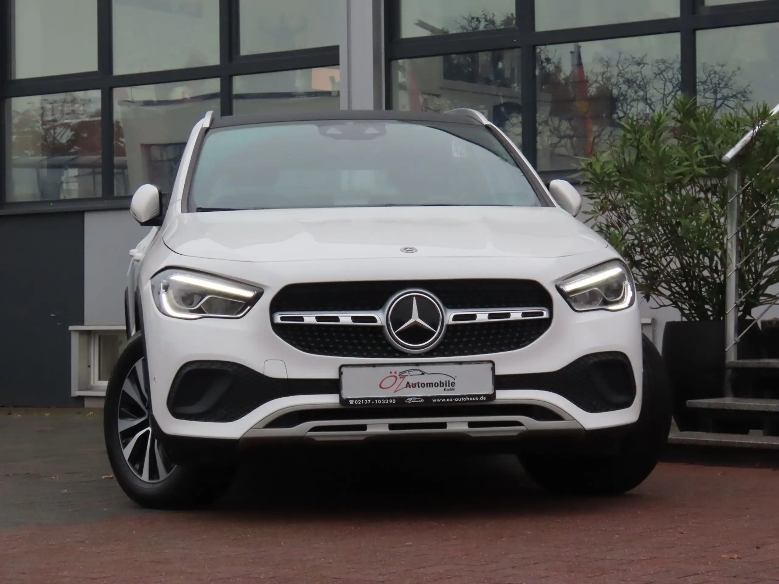 Mercedes-Benz - GLA 220