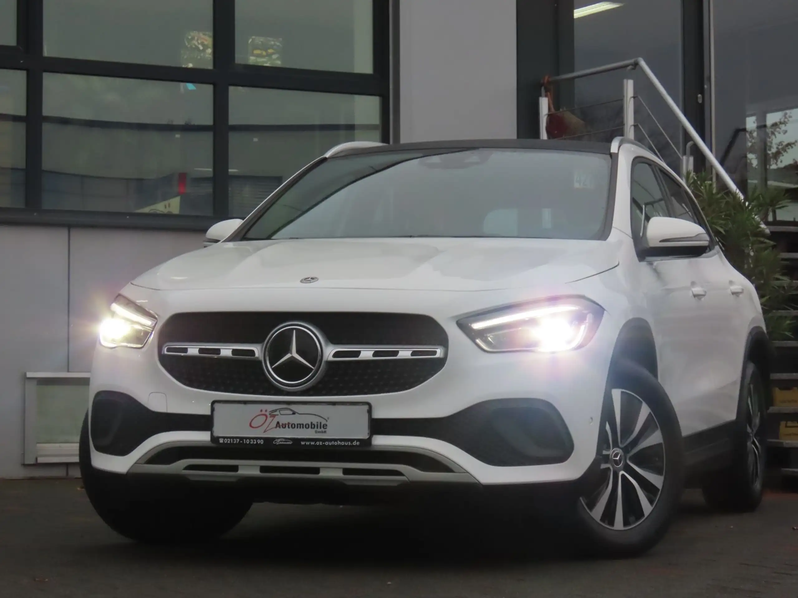 Mercedes-Benz - GLA 220