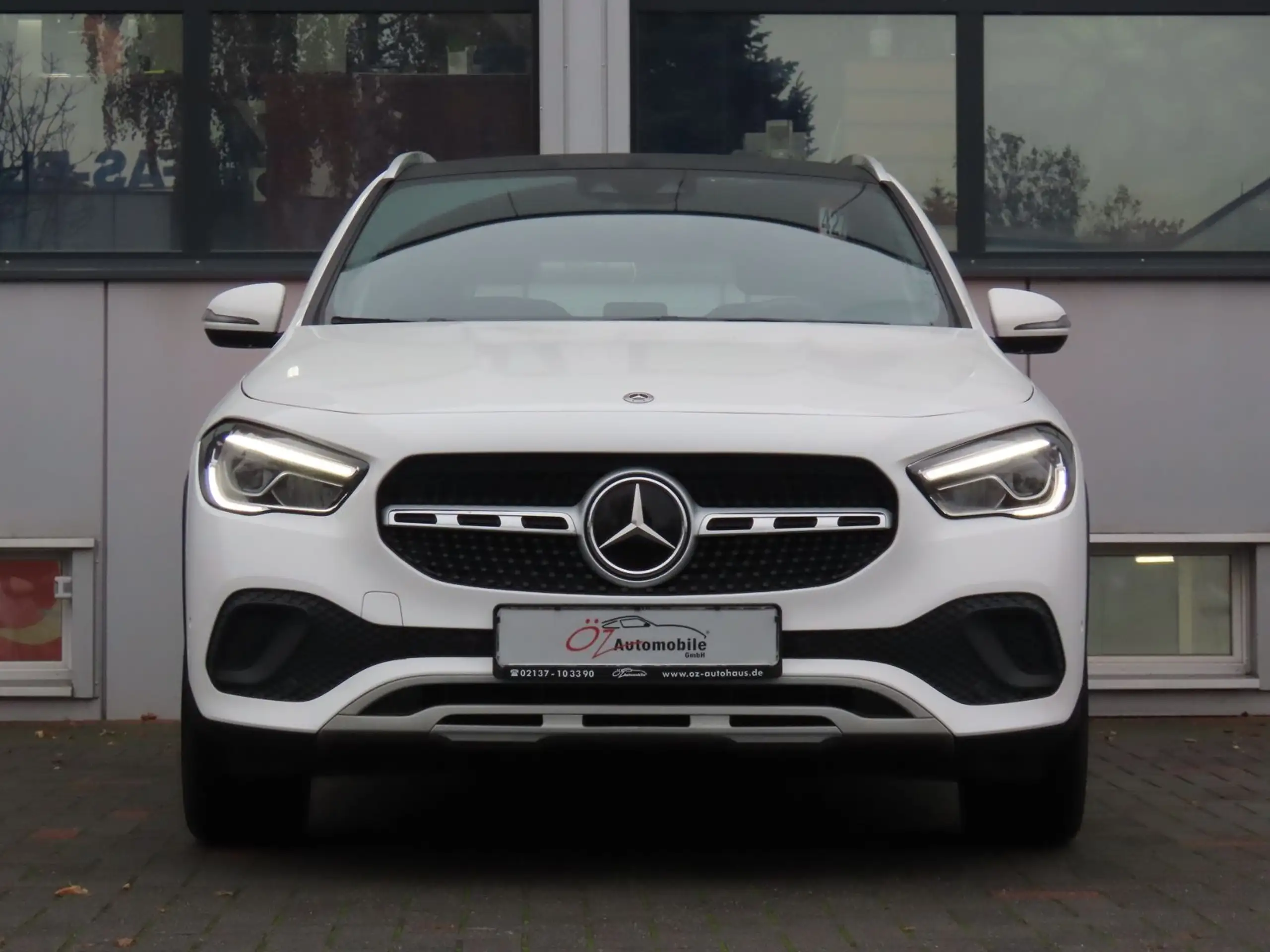 Mercedes-Benz - GLA 220