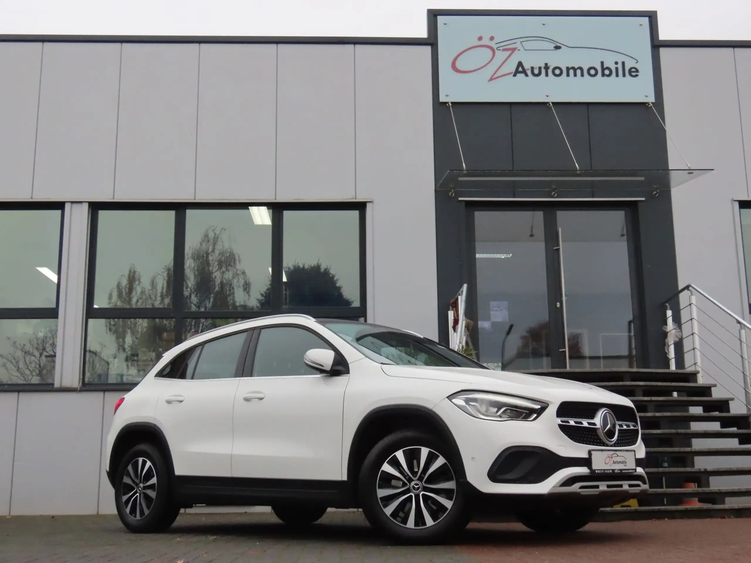 Mercedes-Benz - GLA 220