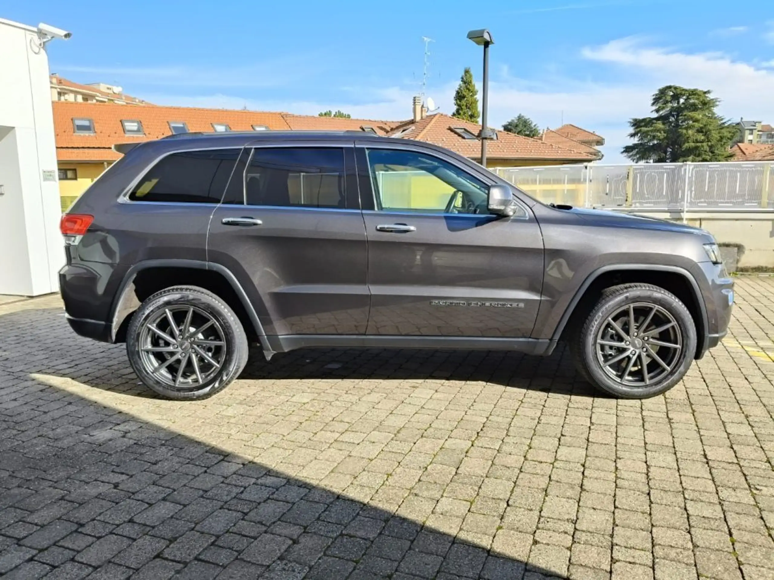 Jeep - Grand Cherokee