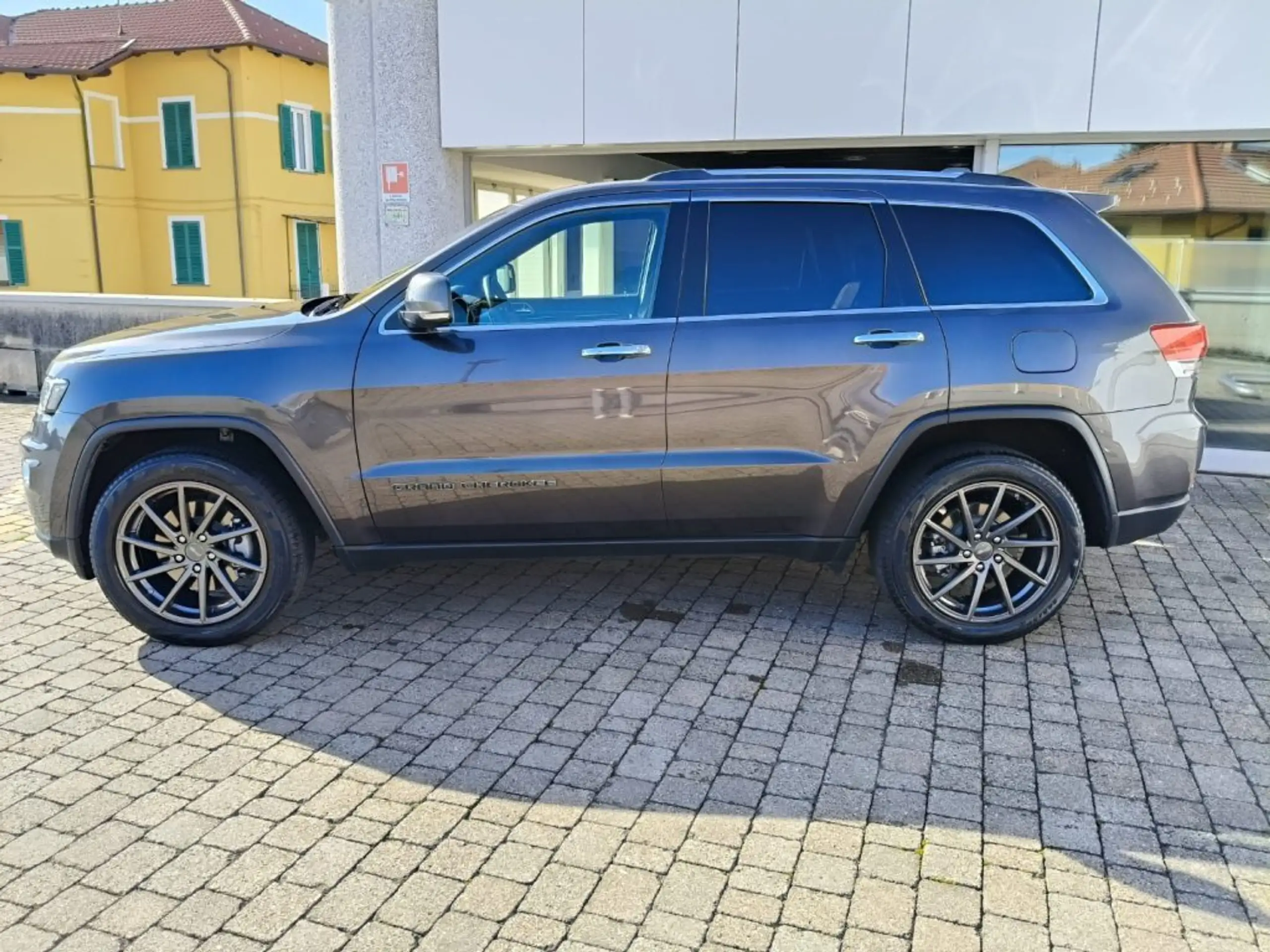 Jeep - Grand Cherokee