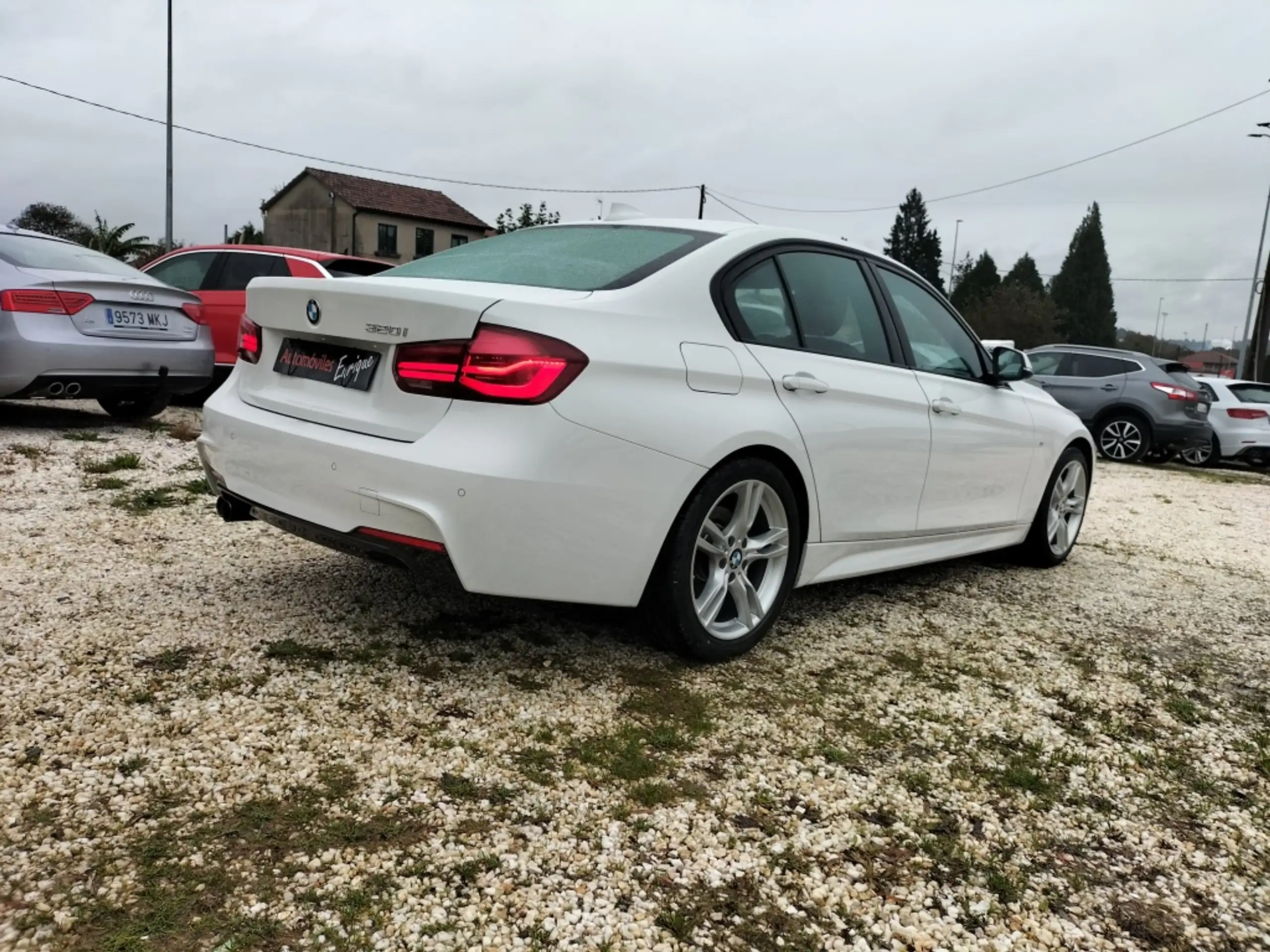 BMW - 320