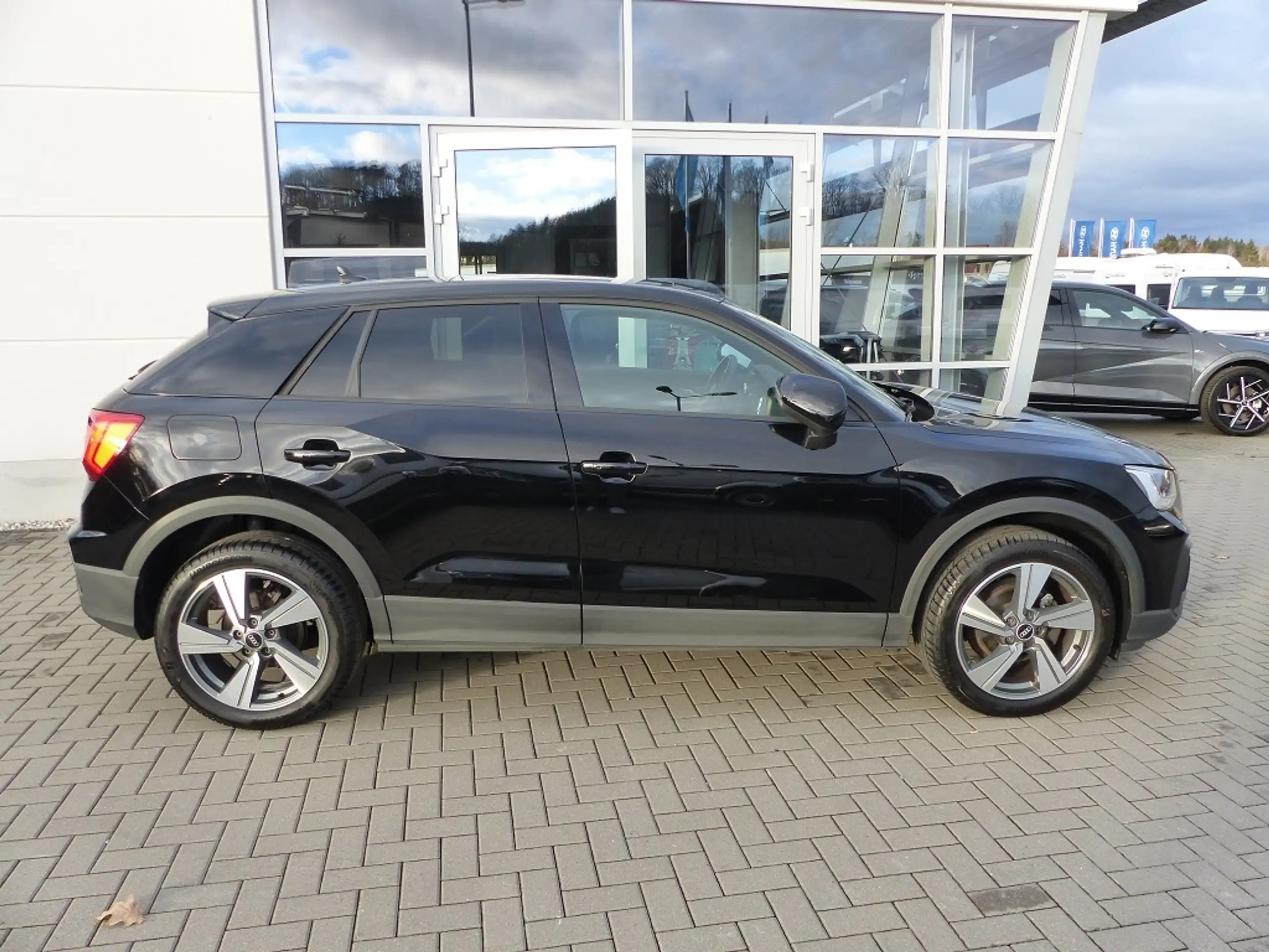 Audi - Q2