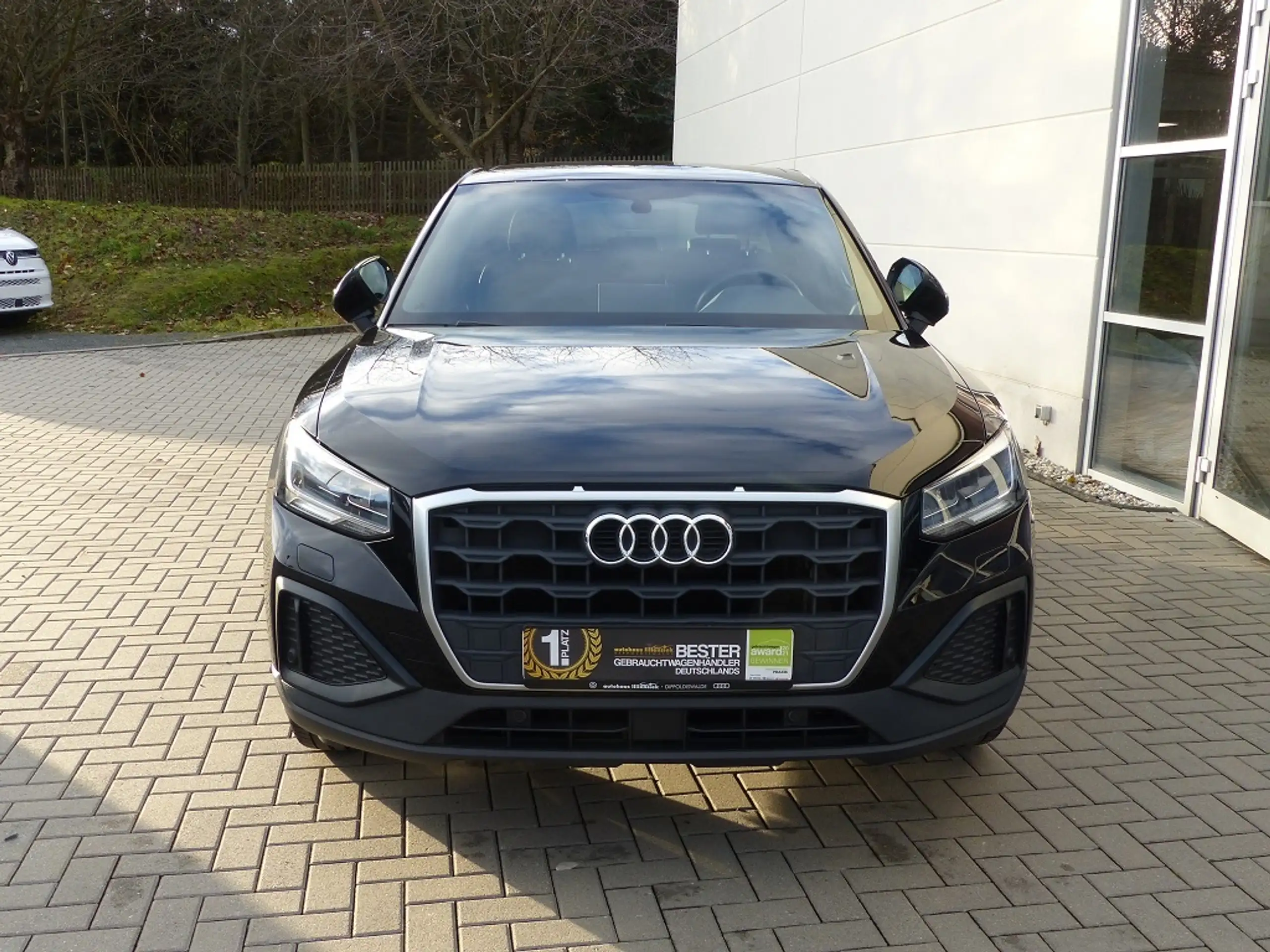 Audi - Q2