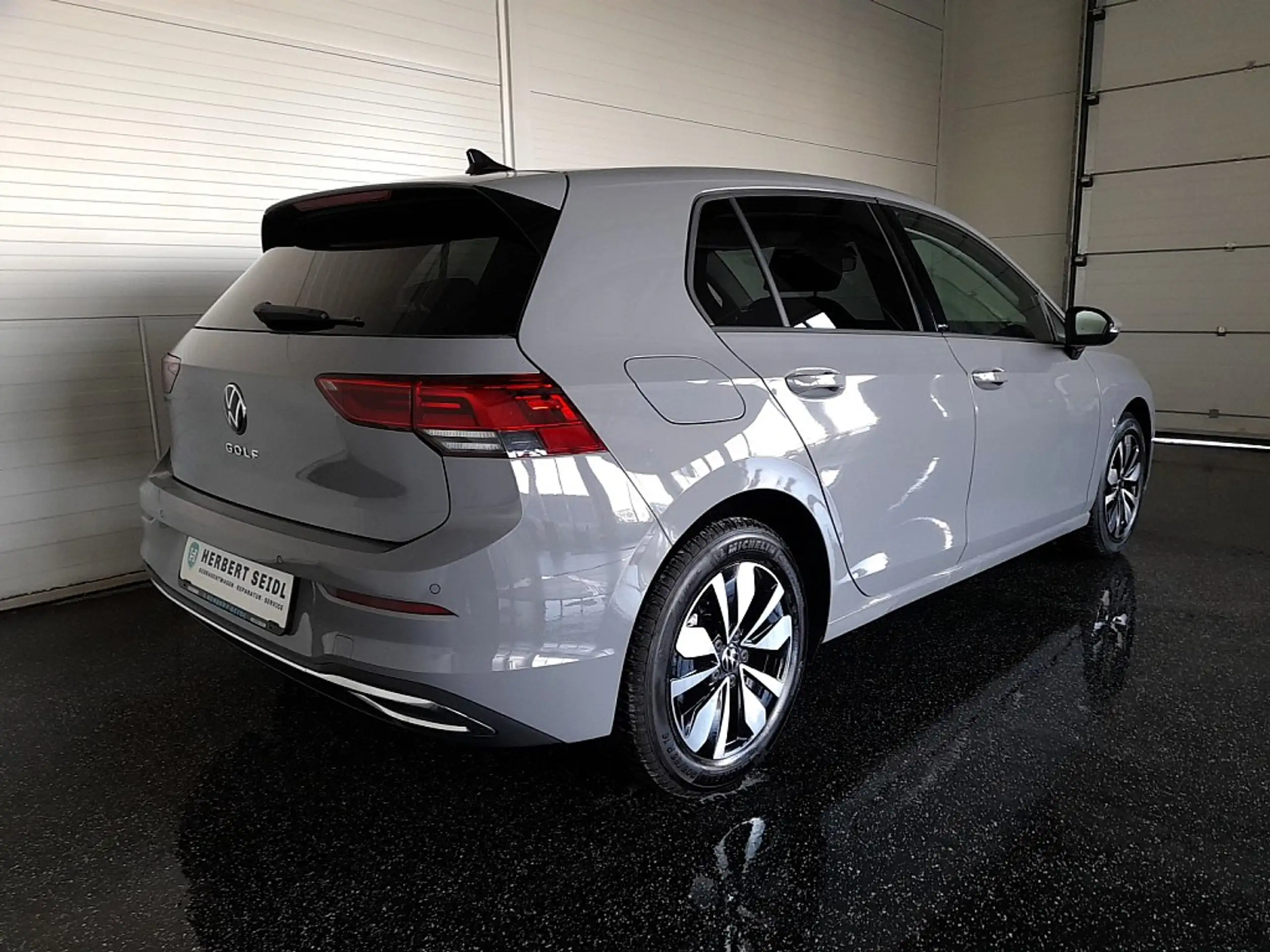 Volkswagen - Golf