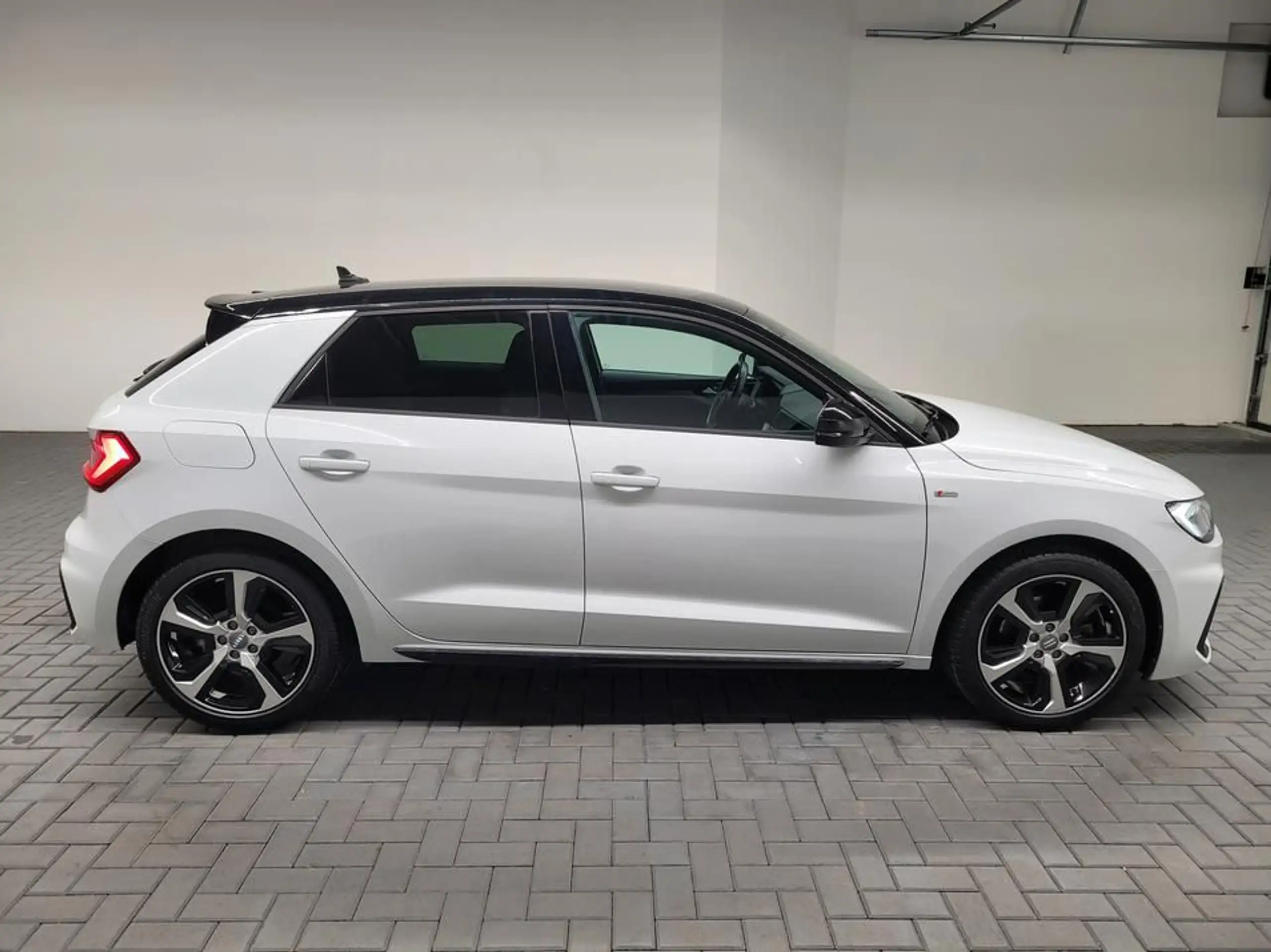 Audi - A1