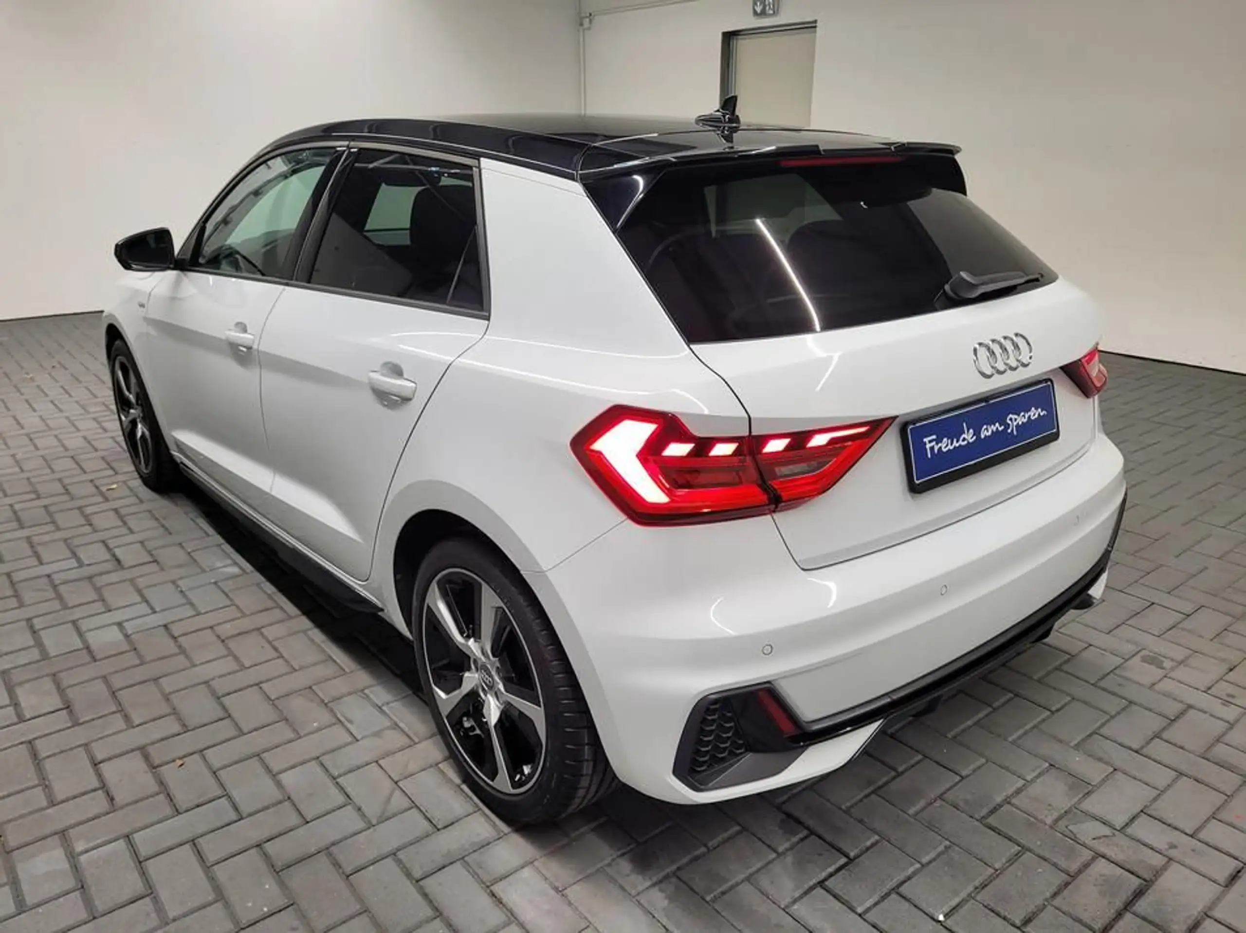 Audi - A1