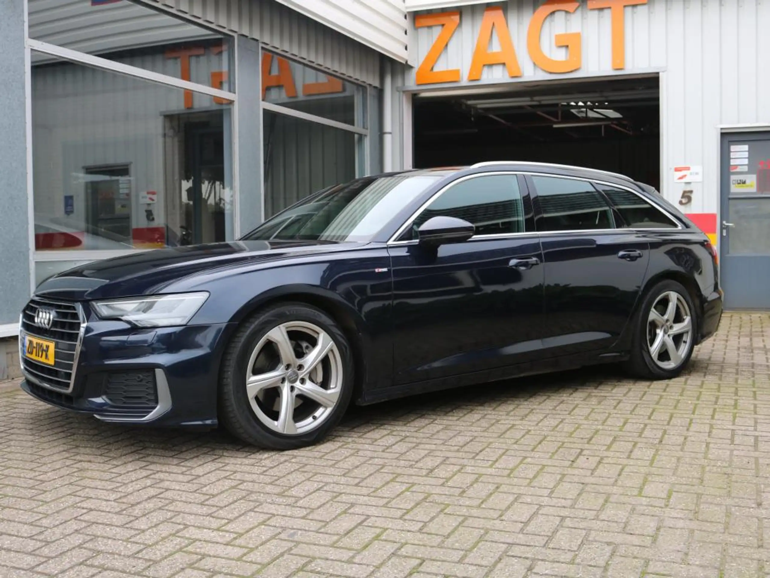 Audi - A6