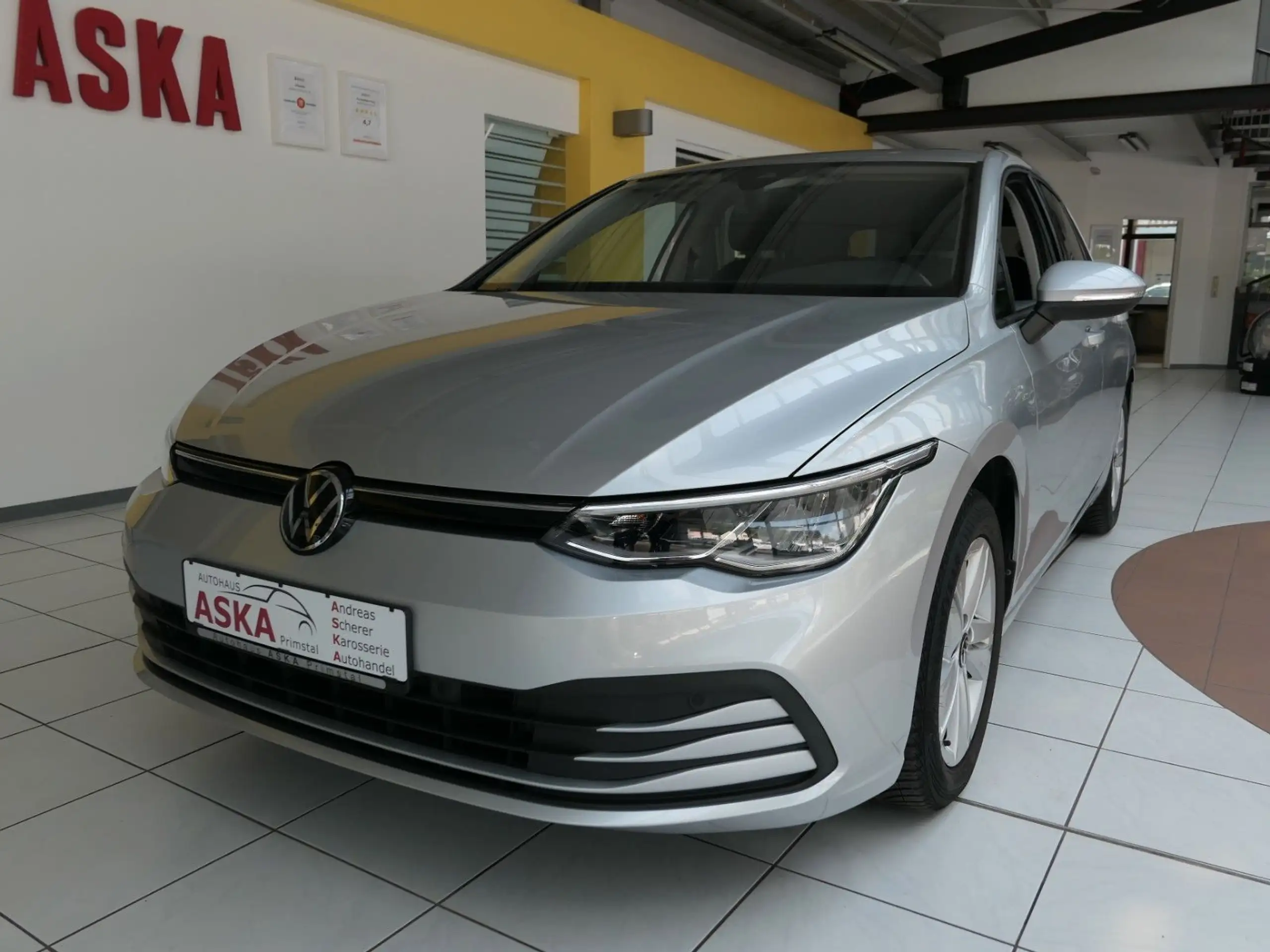 Volkswagen - Golf