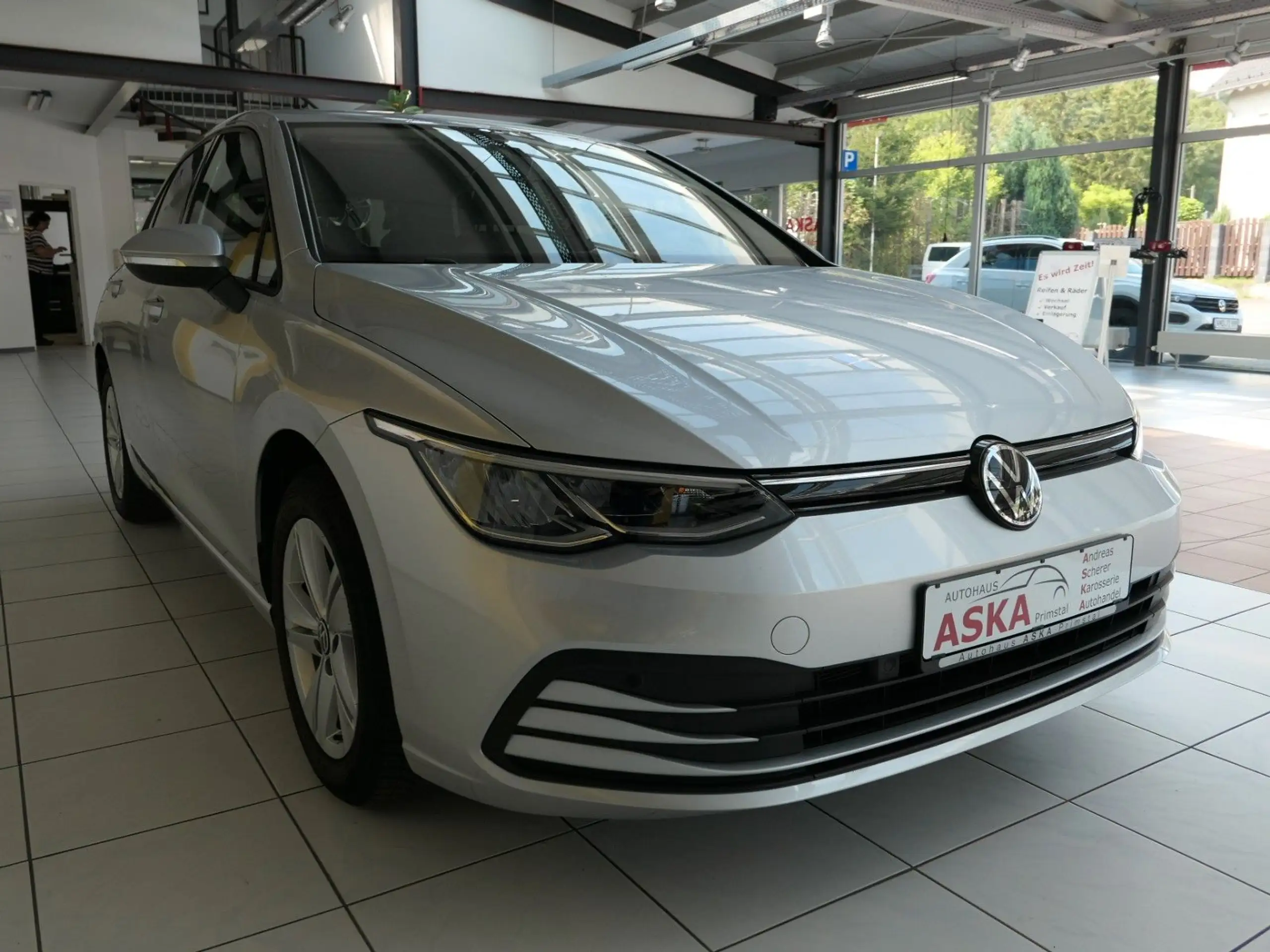 Volkswagen - Golf