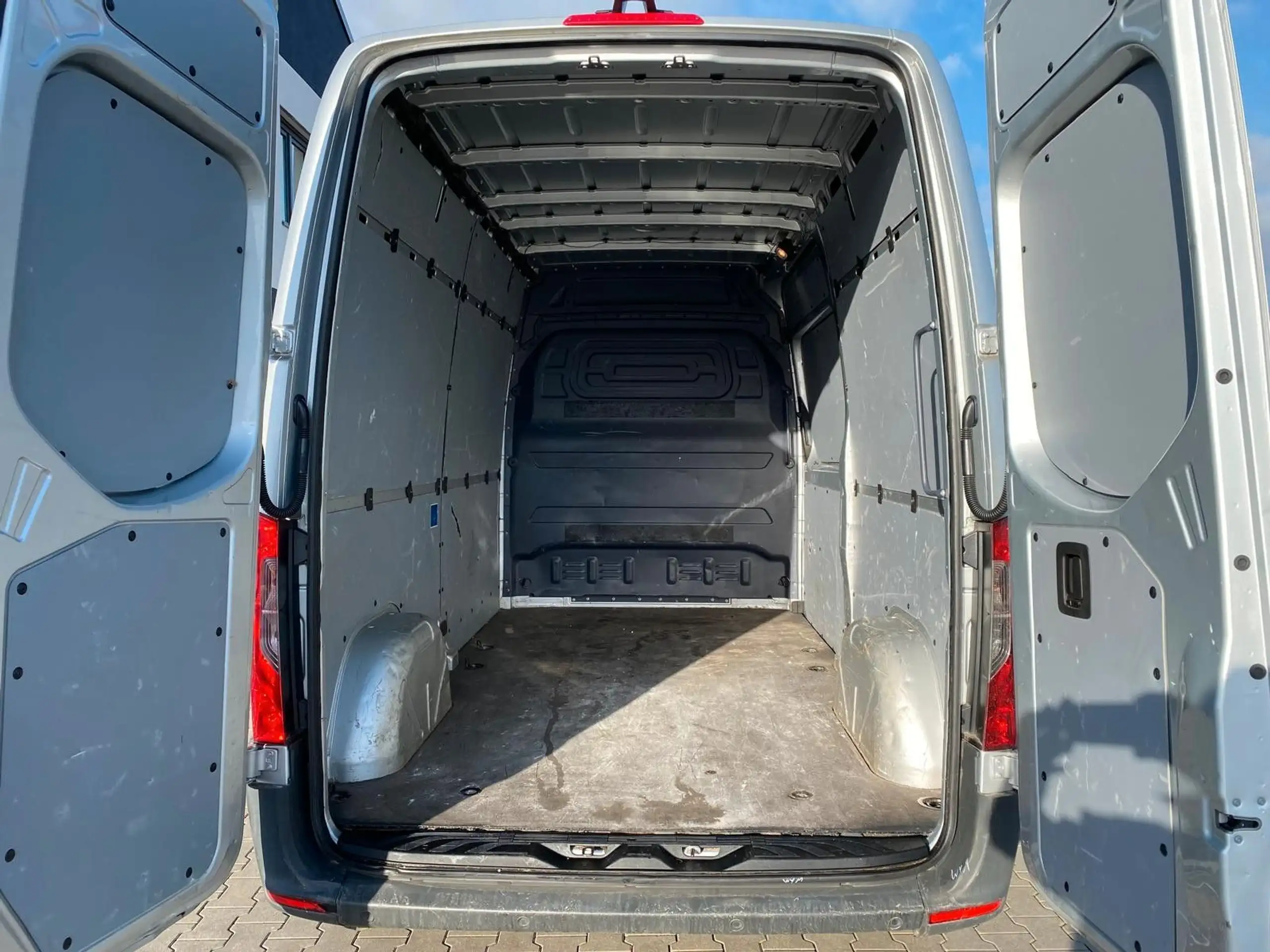 Mercedes-Benz - Sprinter