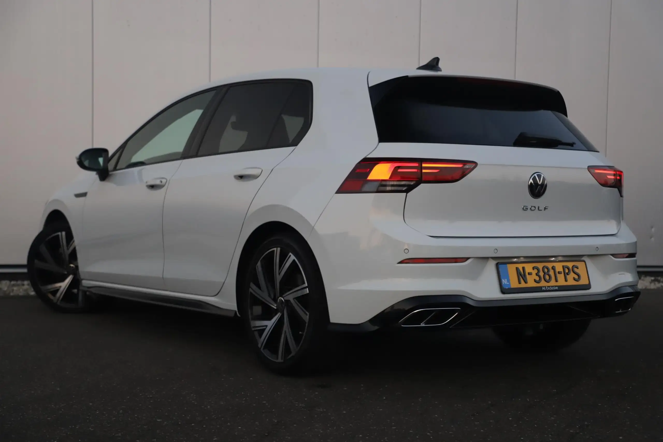 Volkswagen - Golf