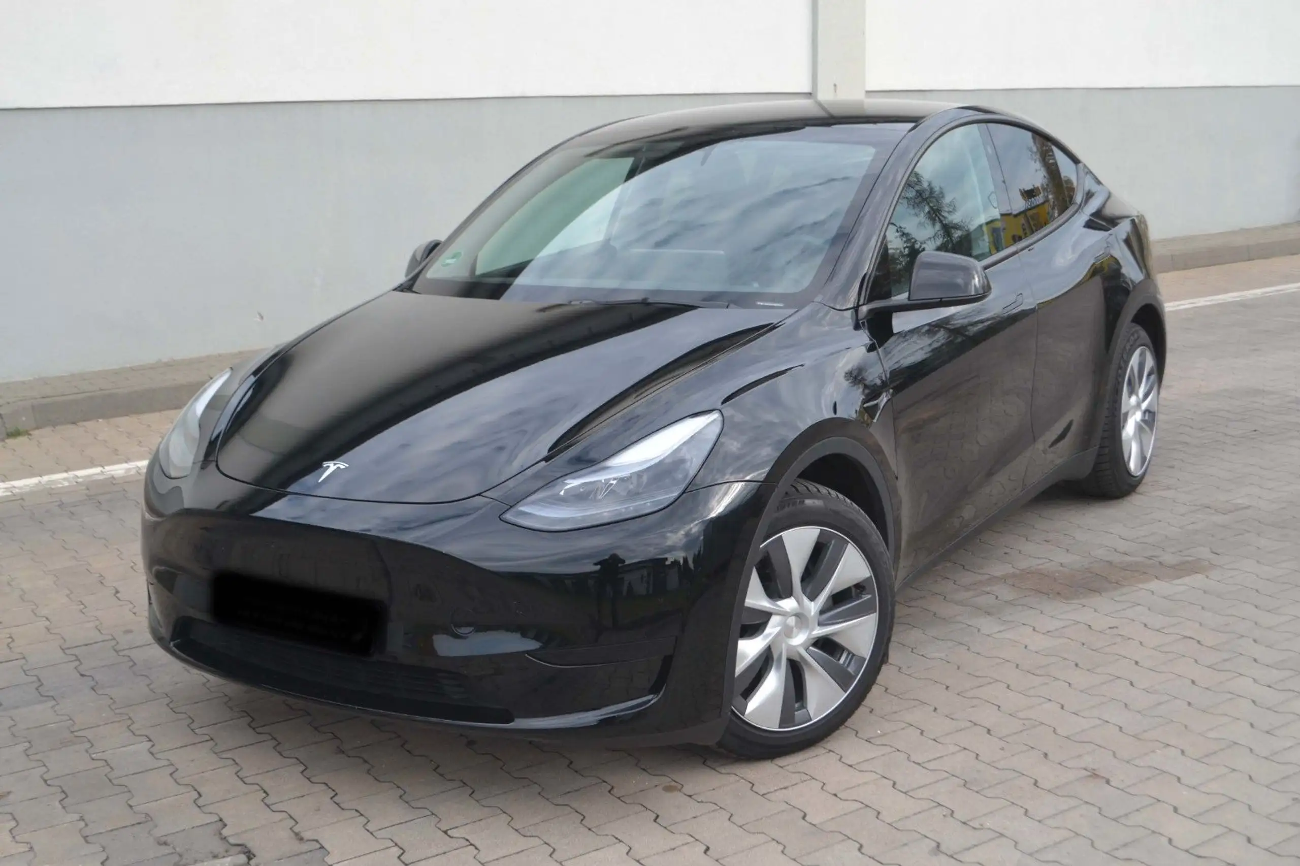 Tesla - Model Y