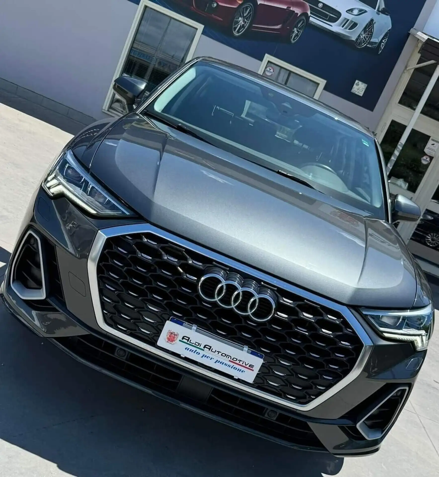 Audi - Q3